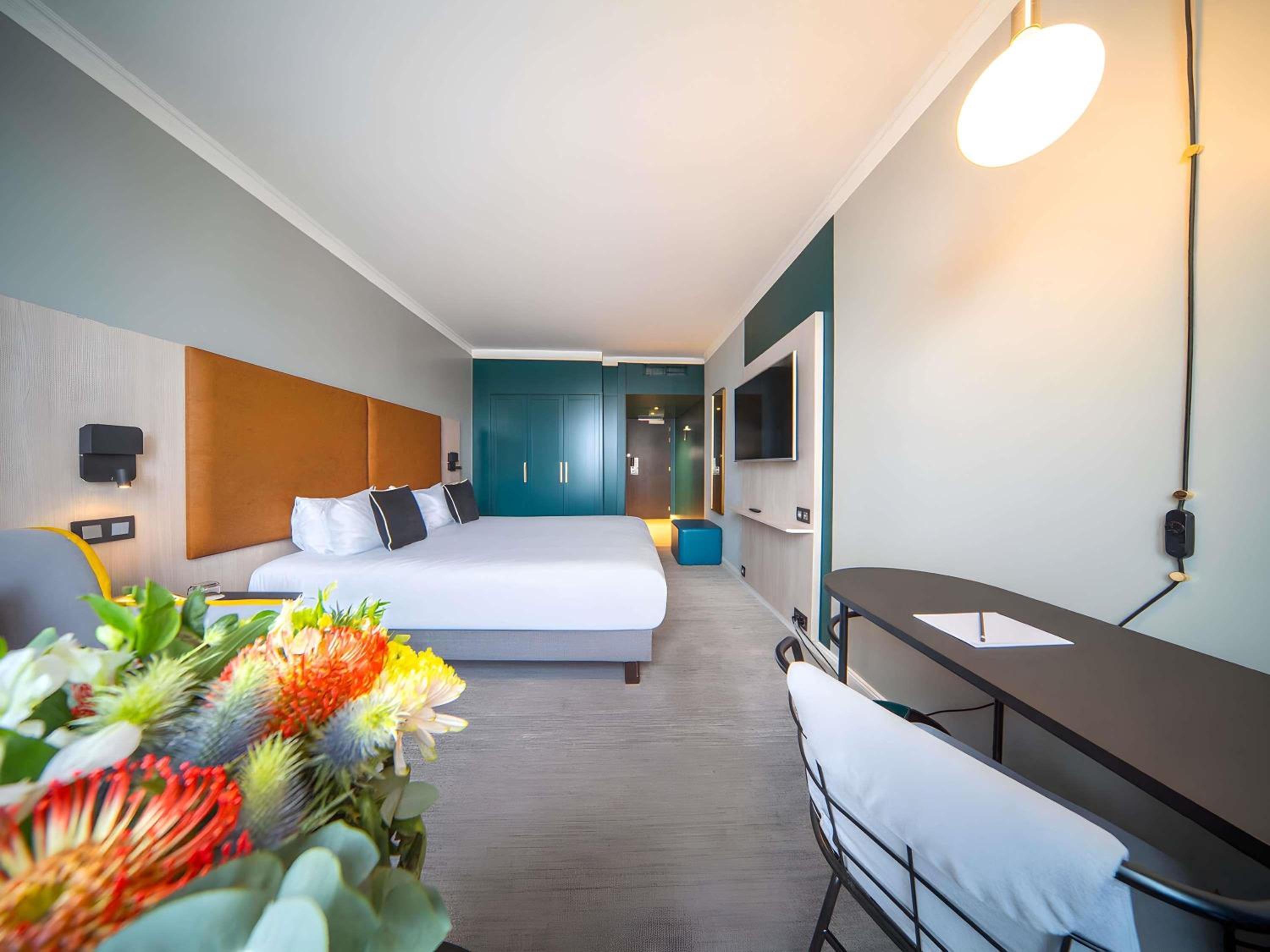 Superior Room with King Bed and Sofa Bed - Photo 3