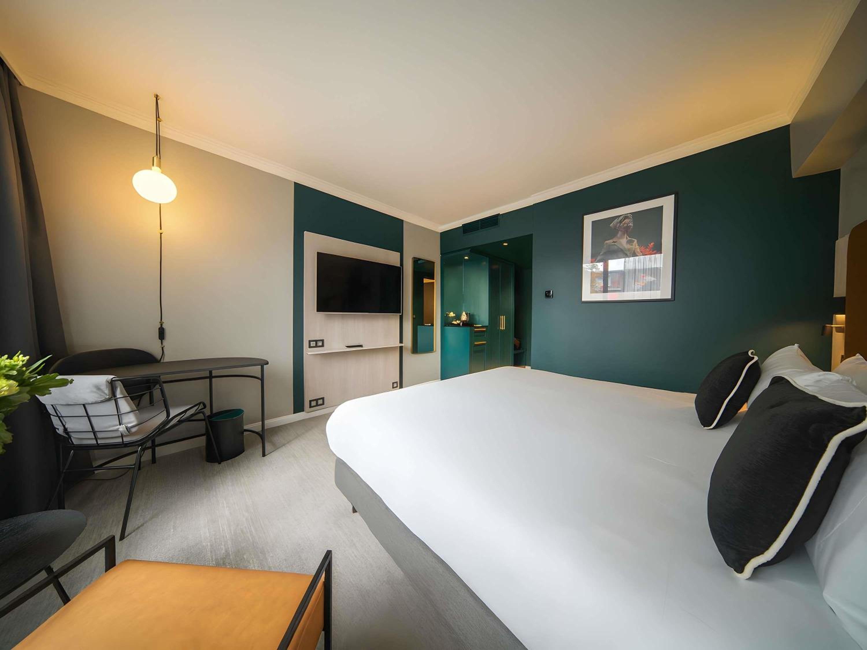 Superior King Room - City side - Photo 4