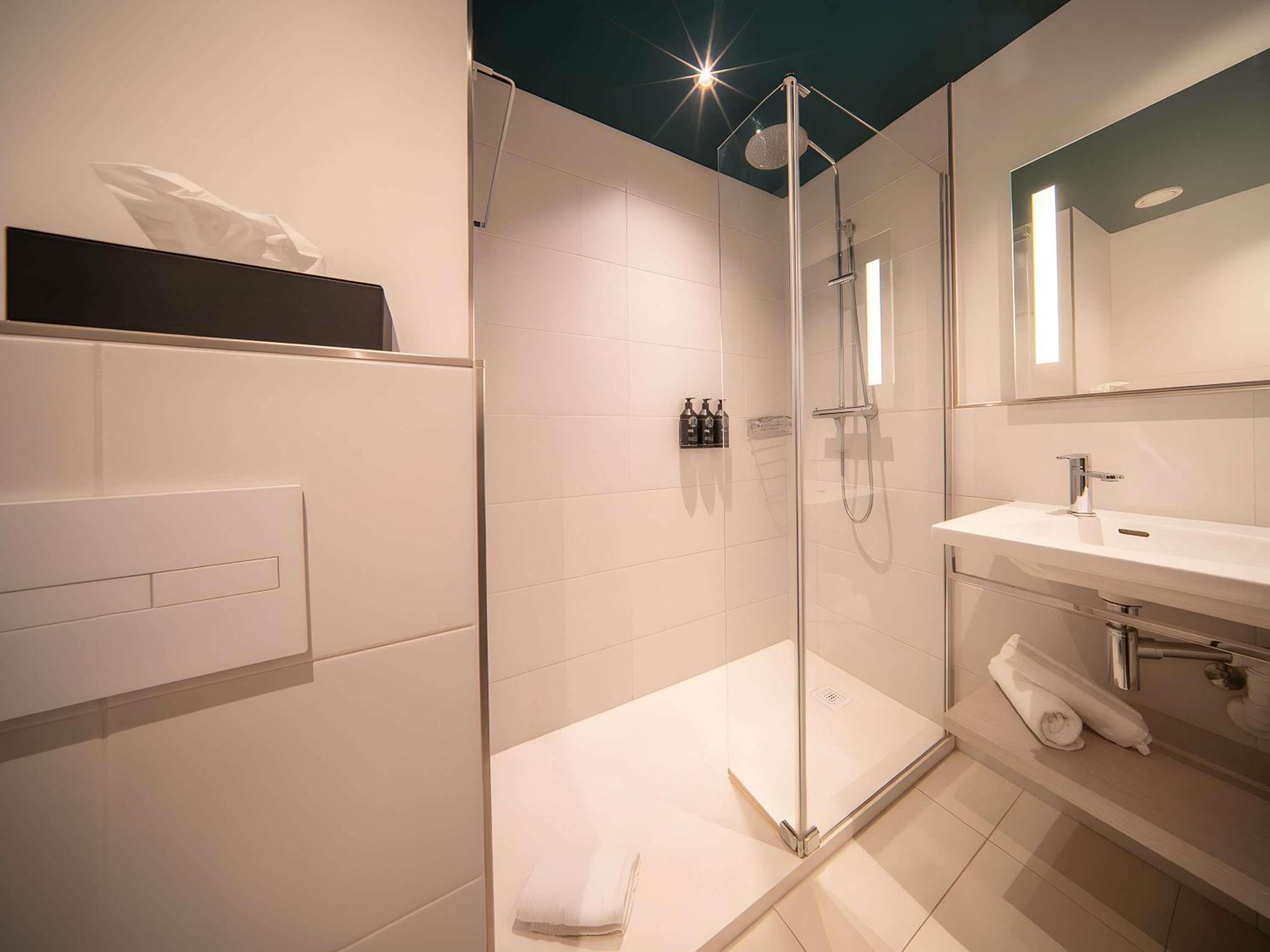 Junior Suite with King Bed and Sofa Bed - Photo 4