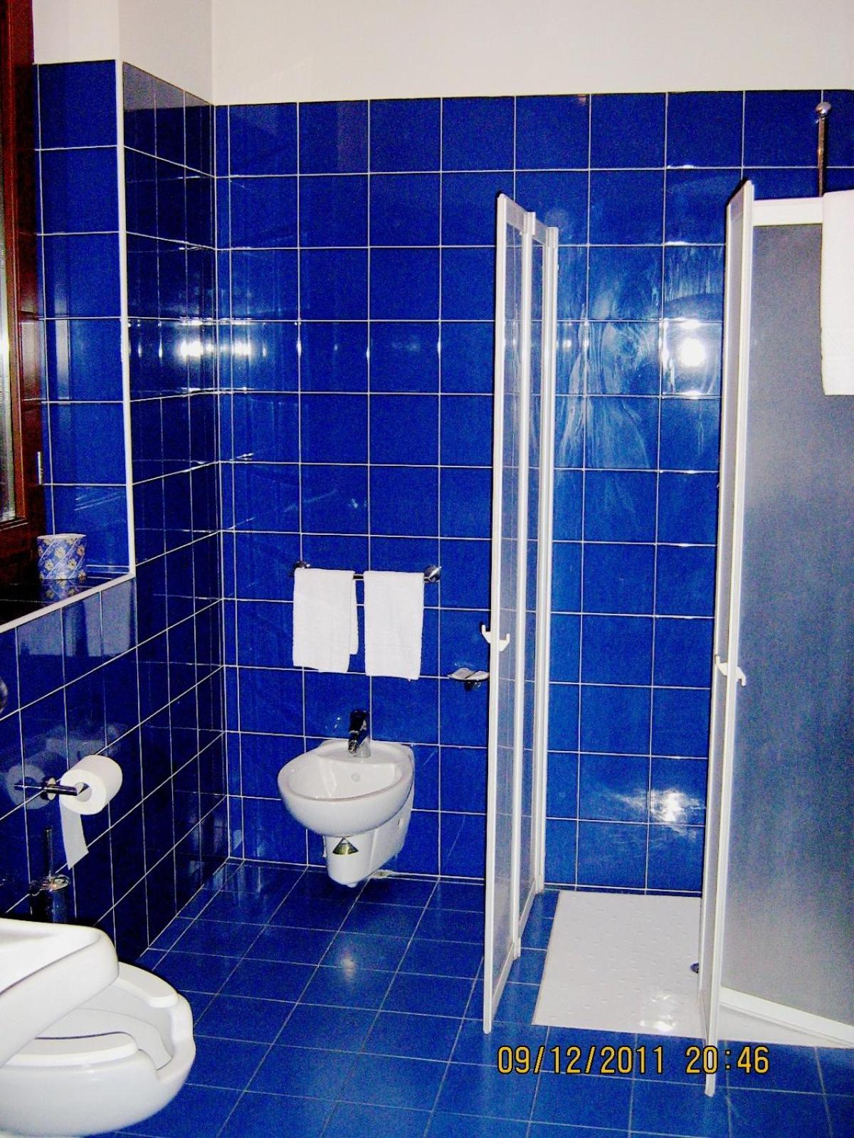 Standard Double Room - Photo 13