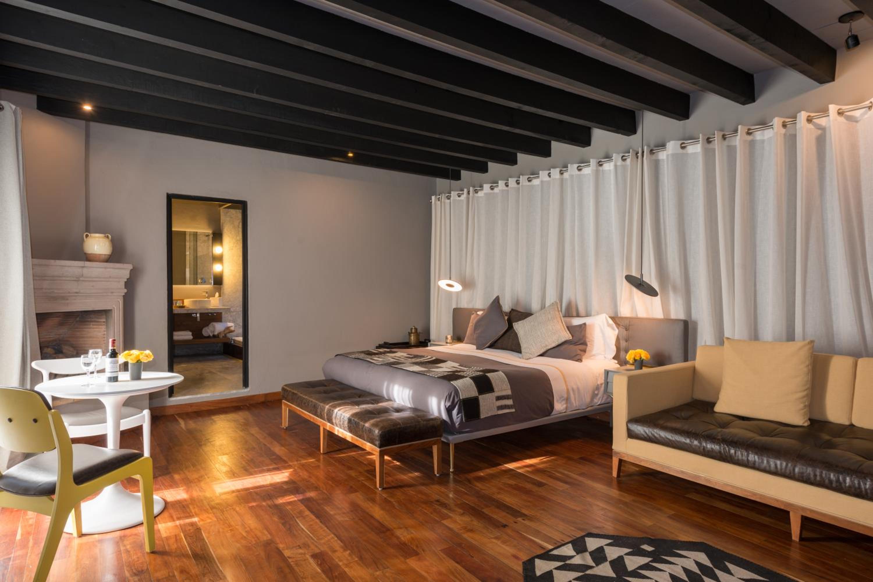 Signature Suite - Photo 1