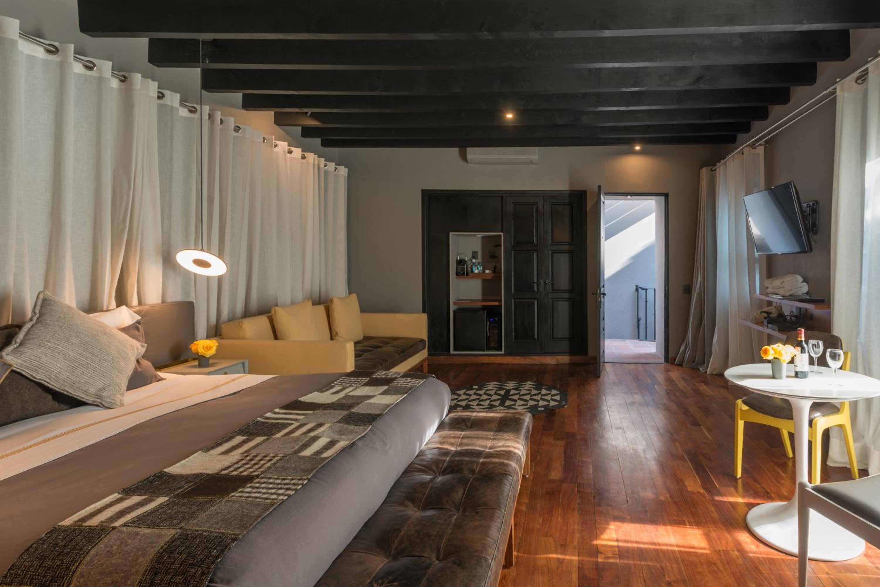 Signature Suite - Photo 30