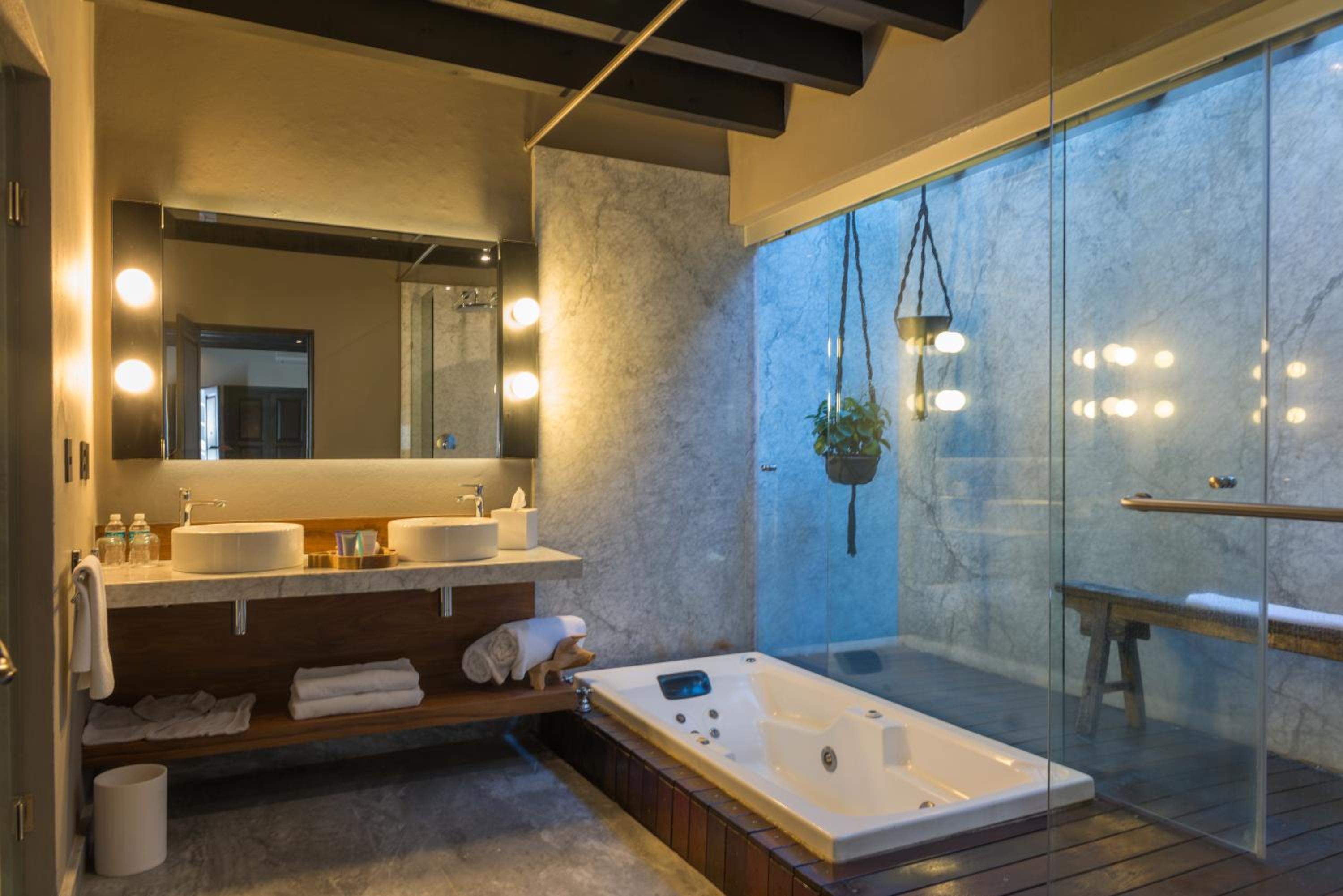 Signature Suite - Photo 29