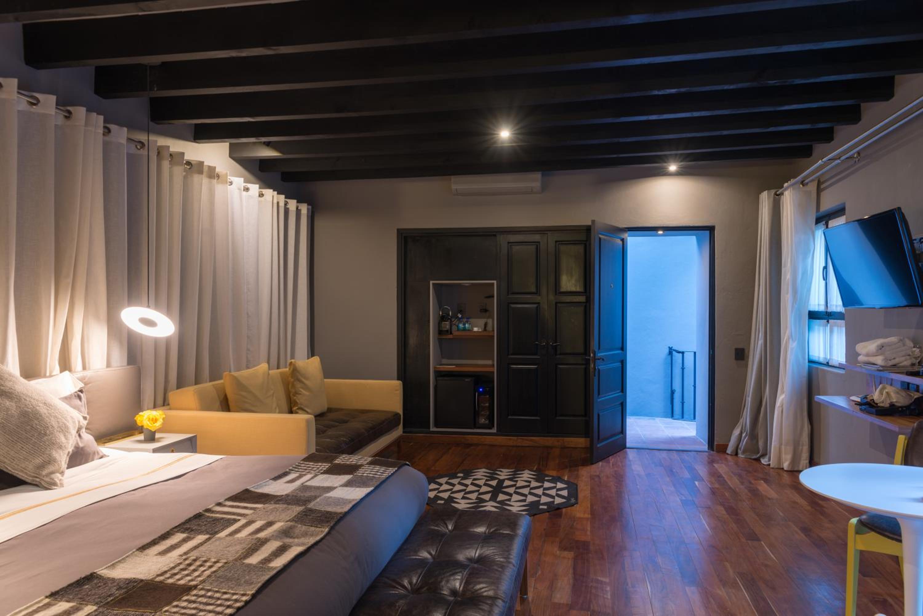 Signature Suite - Photo 28