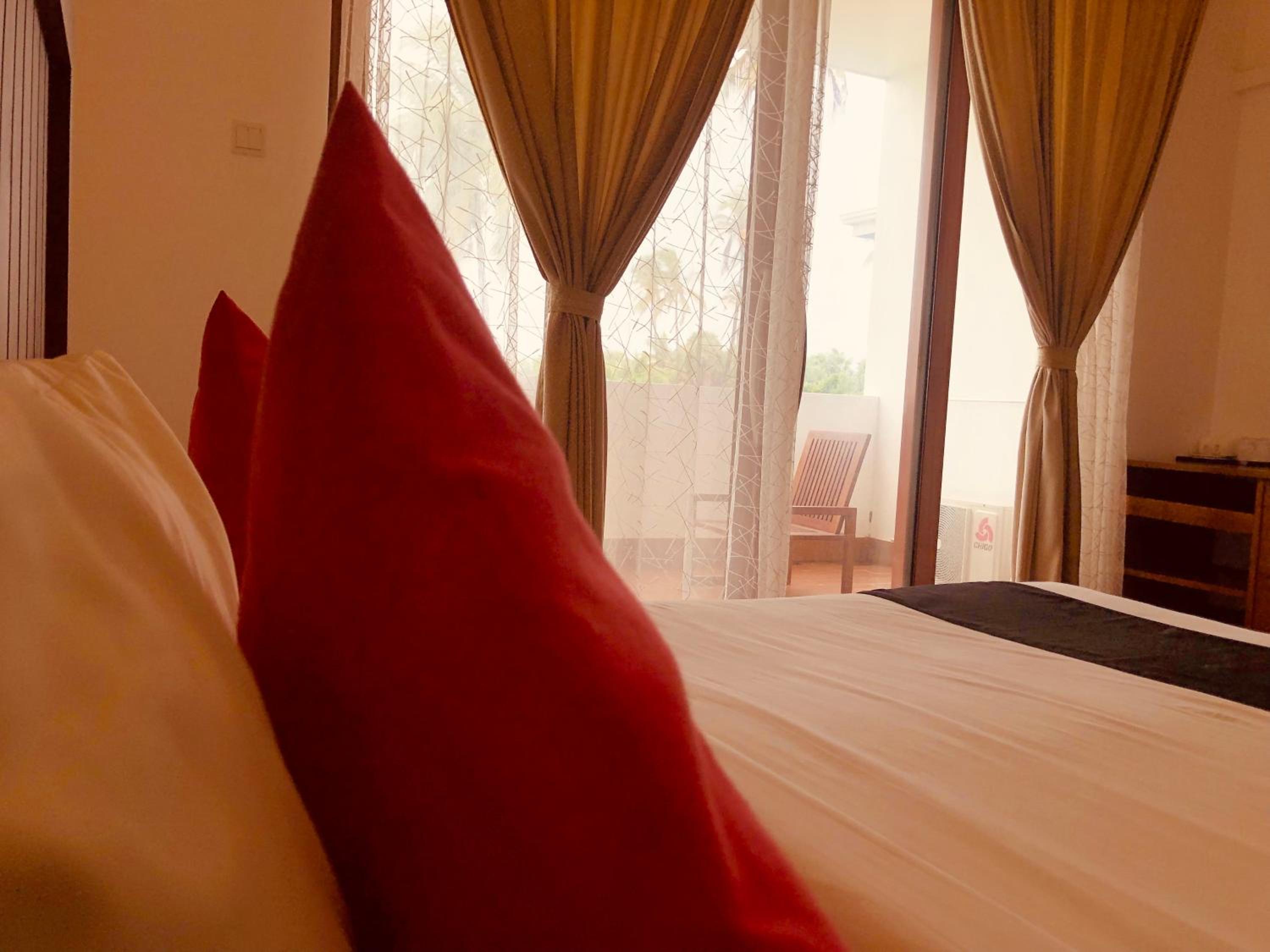 Deluxe Double Room (2 Adults + 1 Child) photo 2