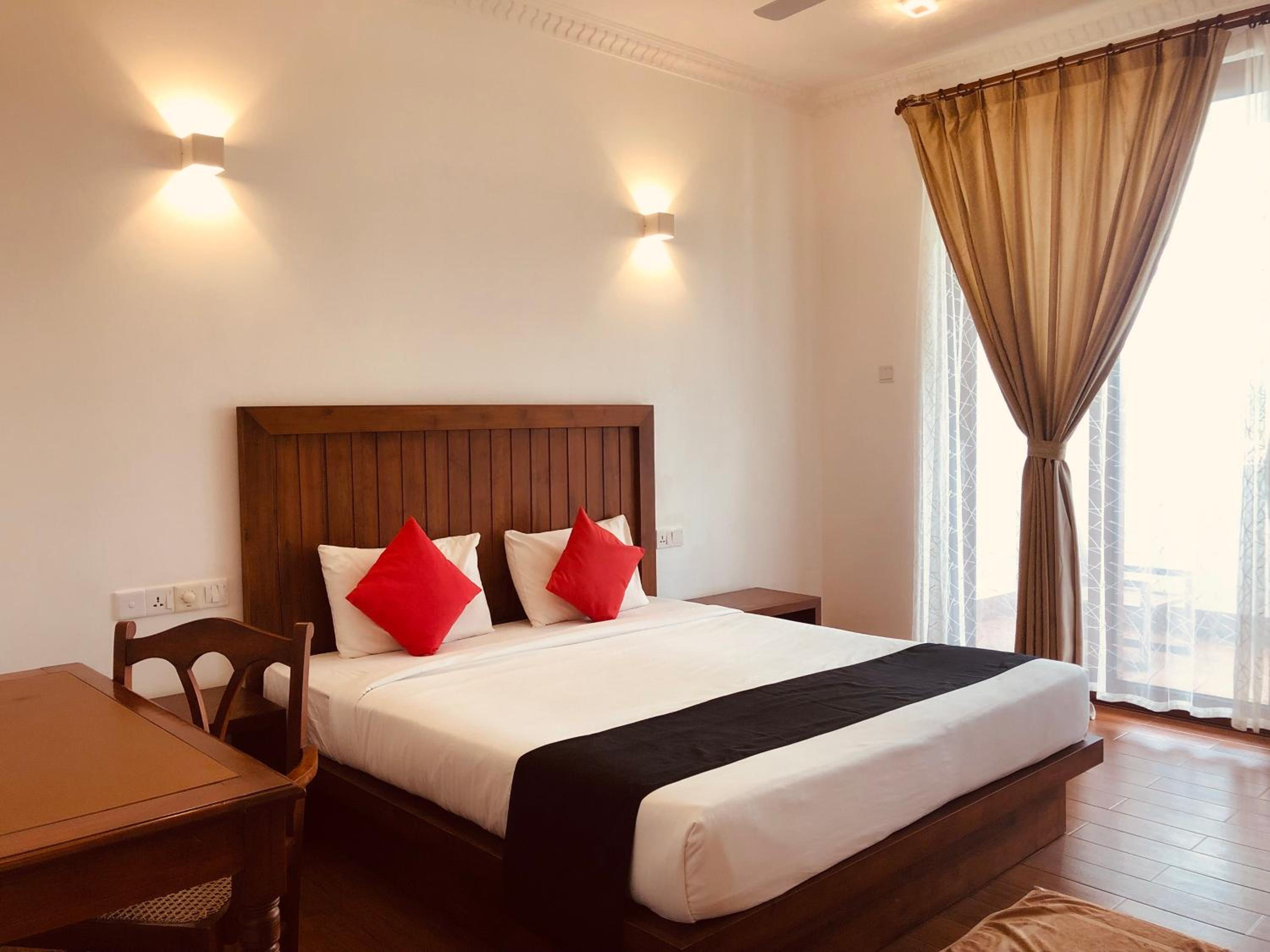 Deluxe Double Room (2 Adults + 1 Child)
