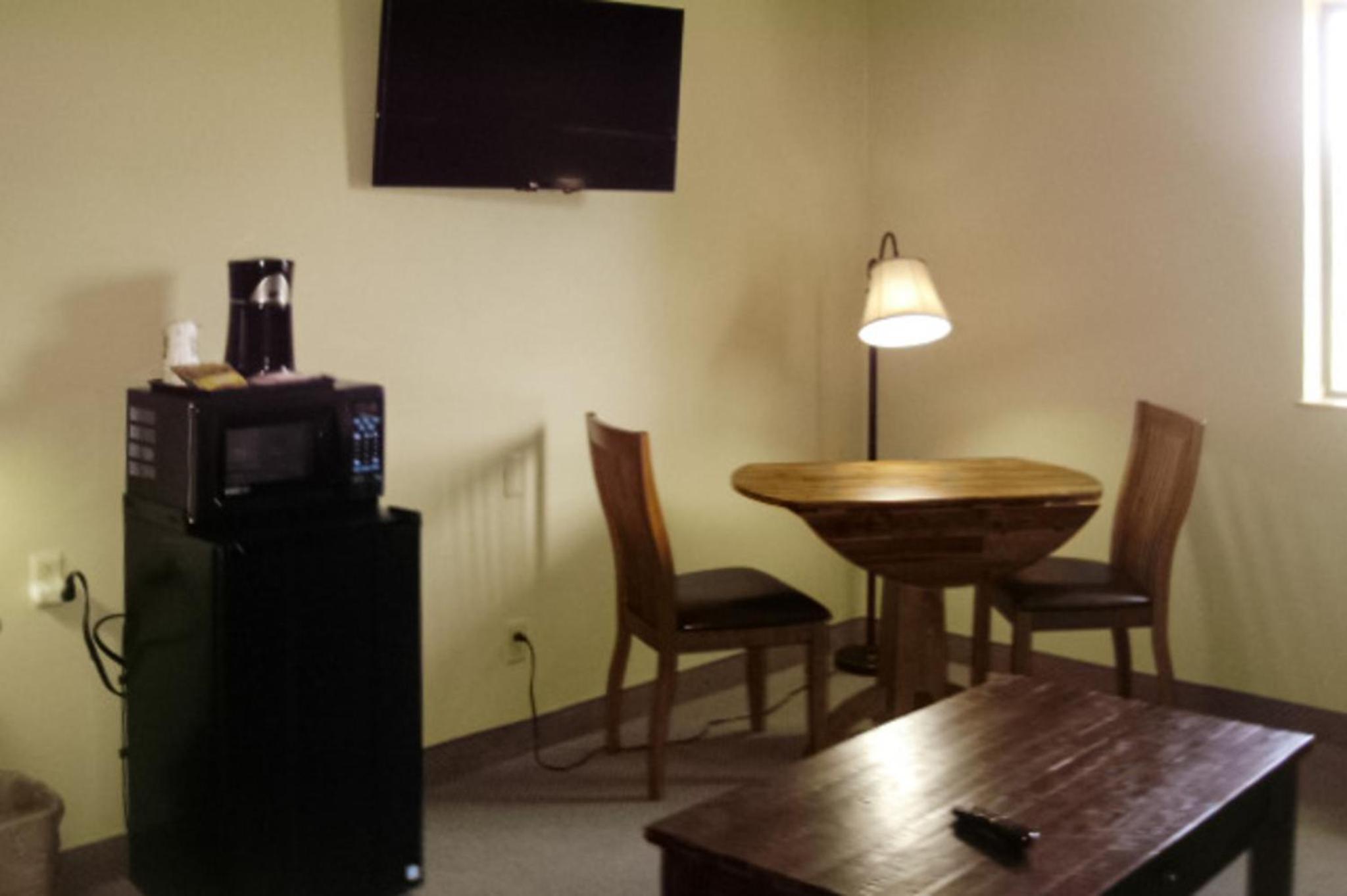 Queen Room - Non-Smoking photo 2