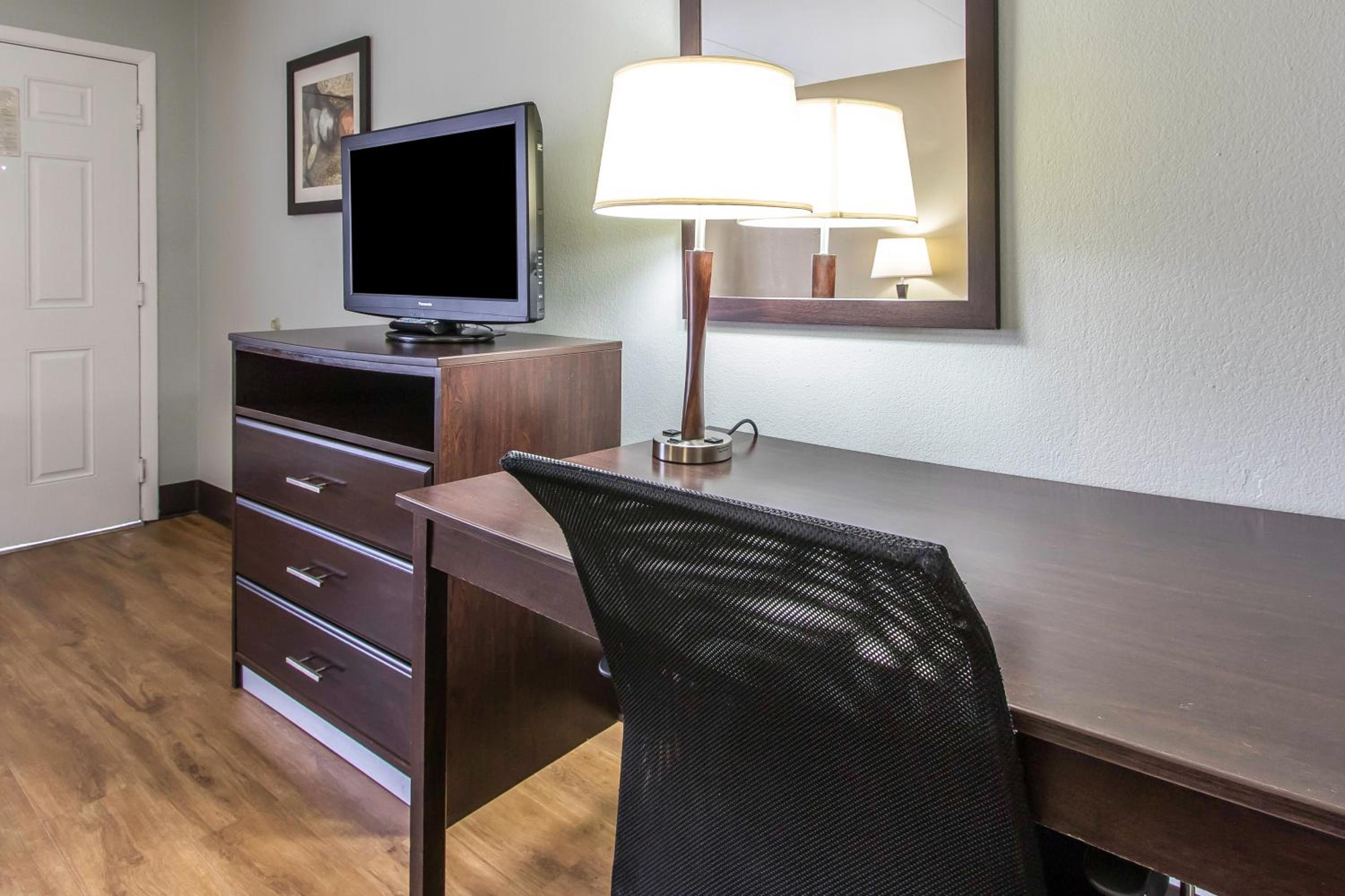 Double Room with Two Double Beds - Non-Smoking - Photo 4