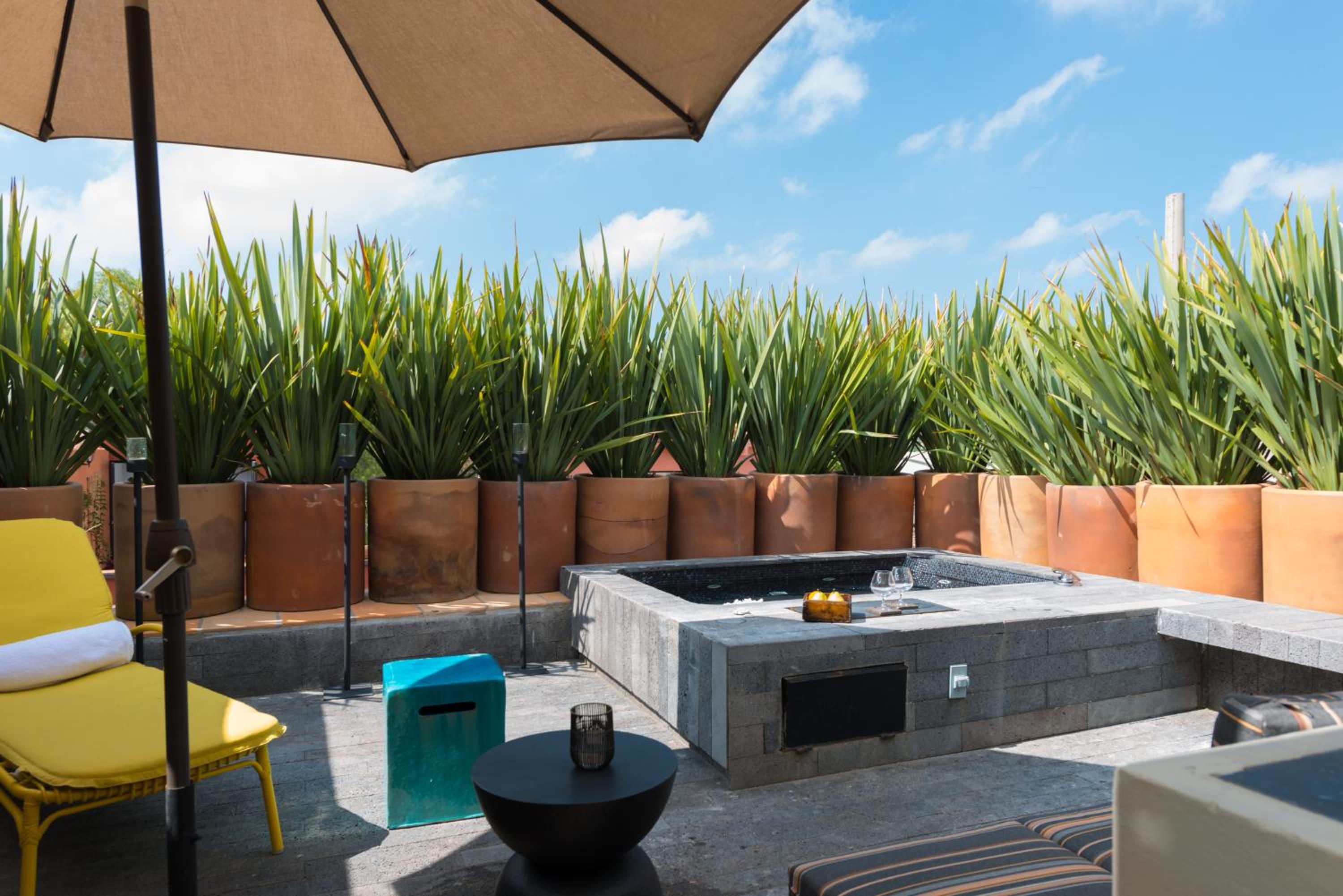 Signature Suite - Photo 11