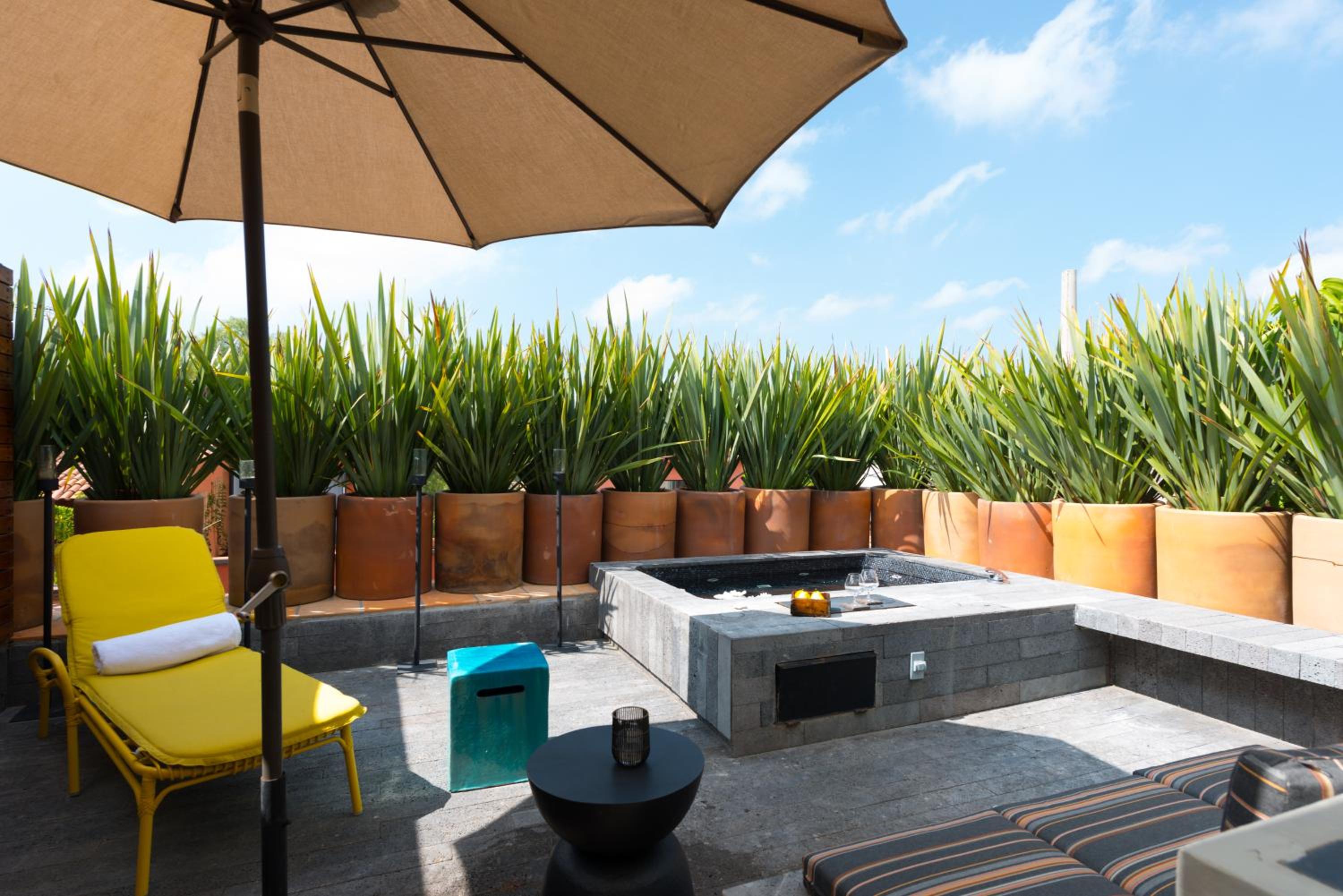 Signature Suite - Photo 10