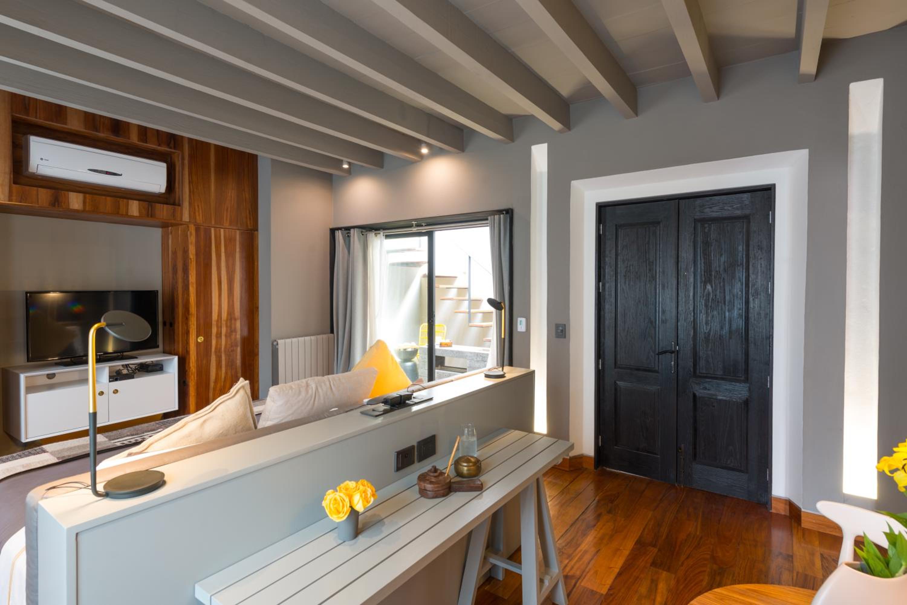 Signature Suite - Photo 5