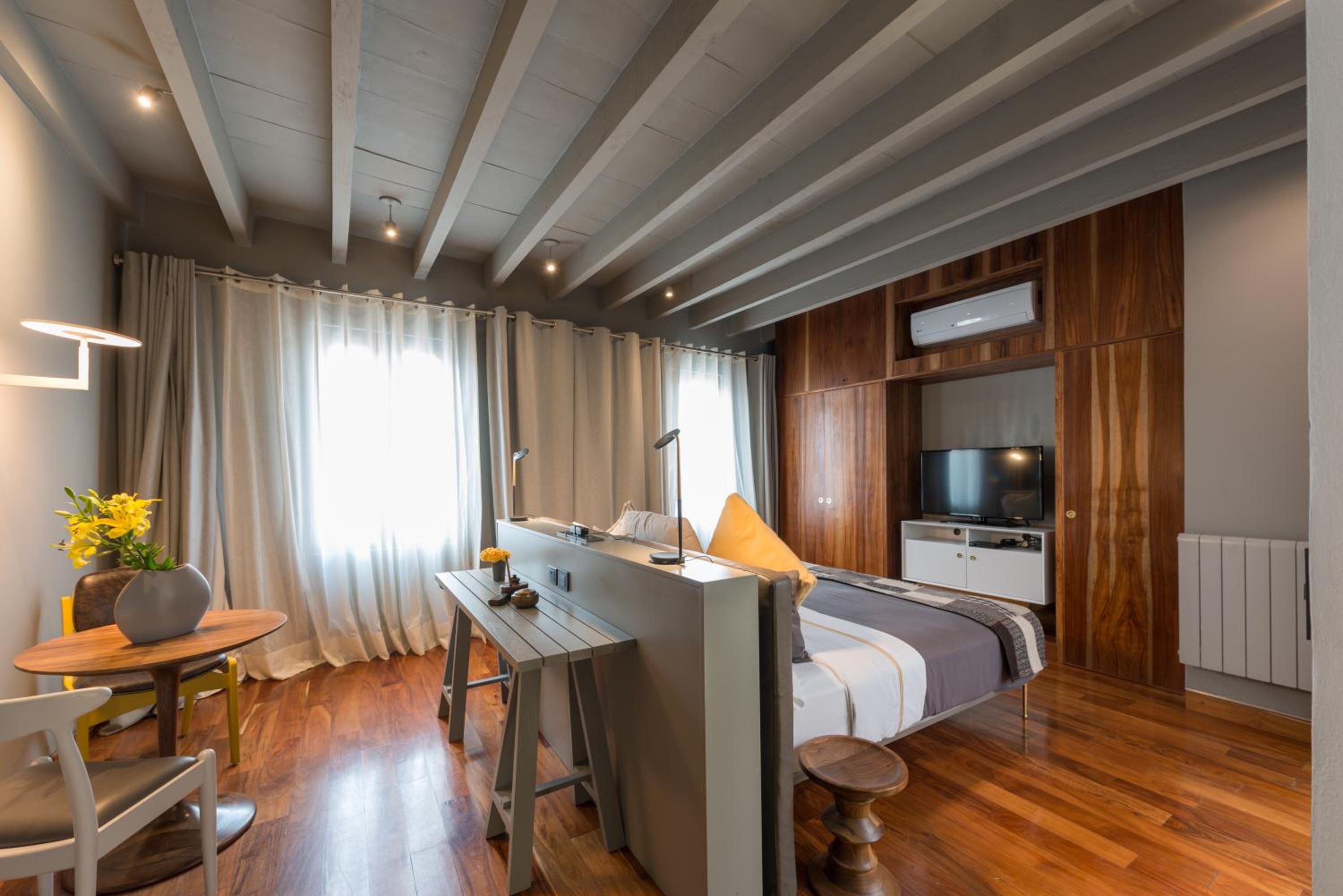 Signature Suite - Photo 4
