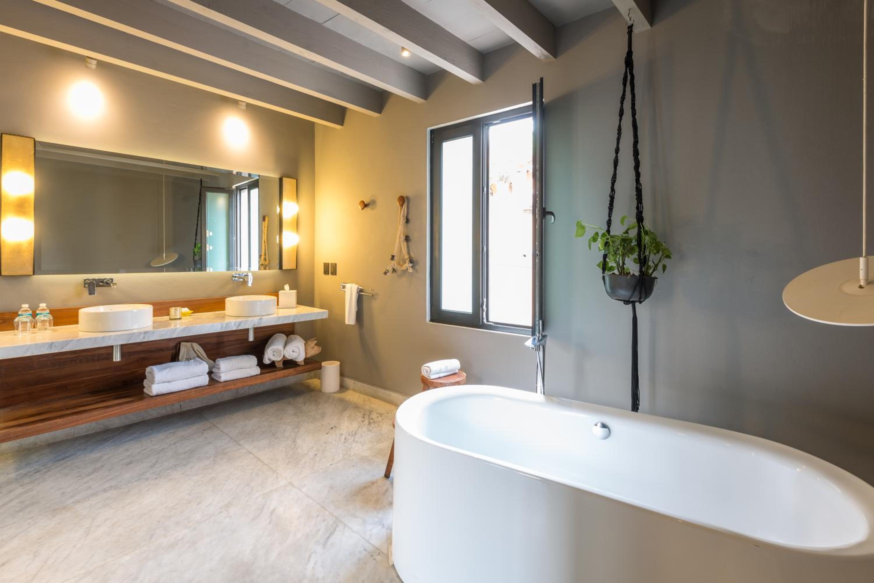 Signature Suite - Photo 3