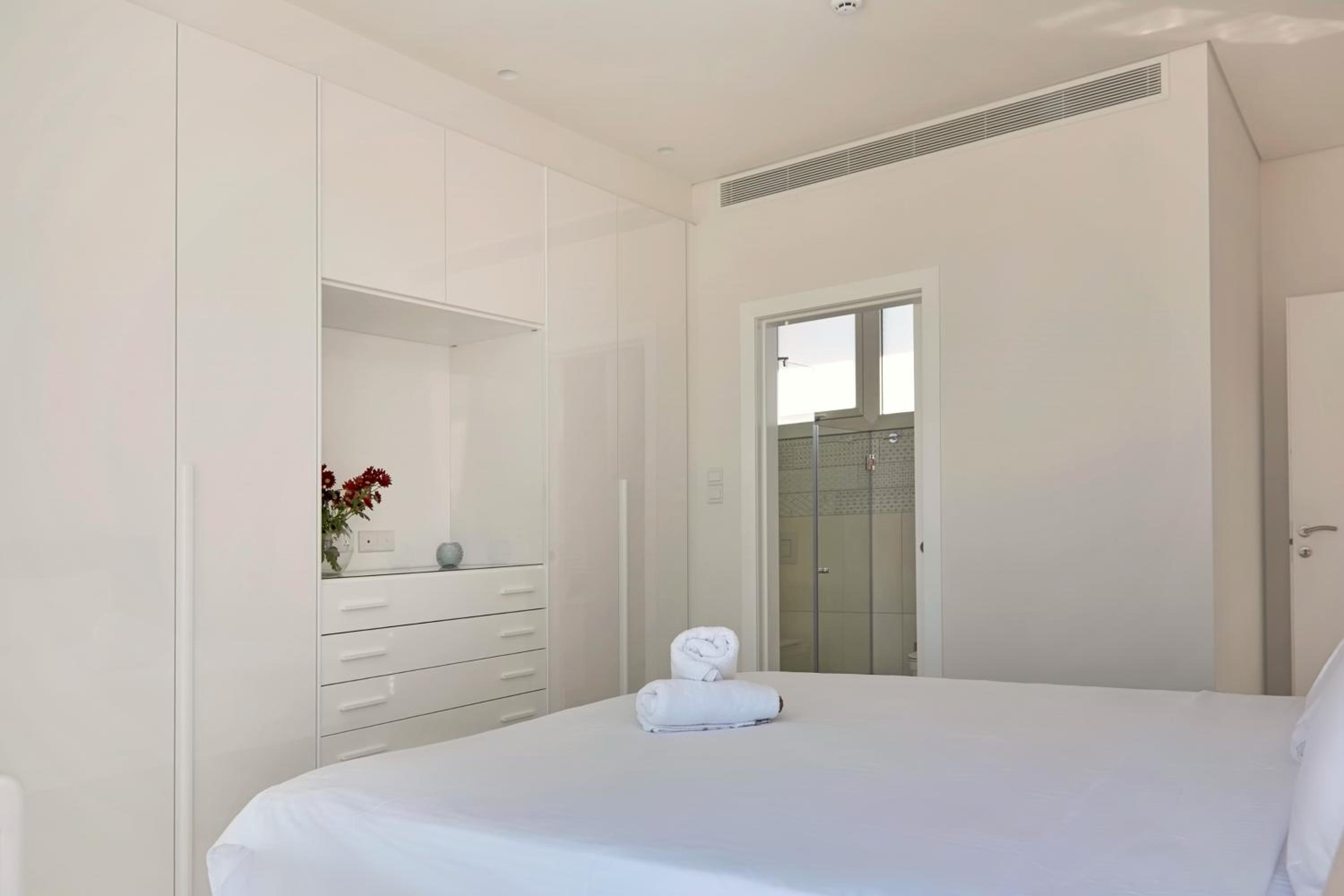 Three-Bedroom Villa photo 2