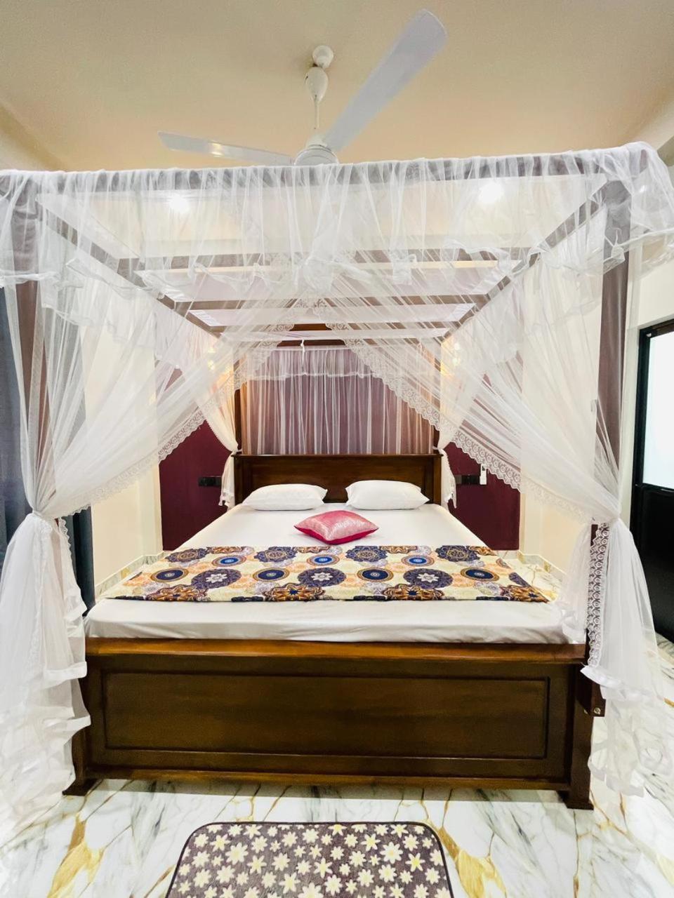 Large Double Room photo 3