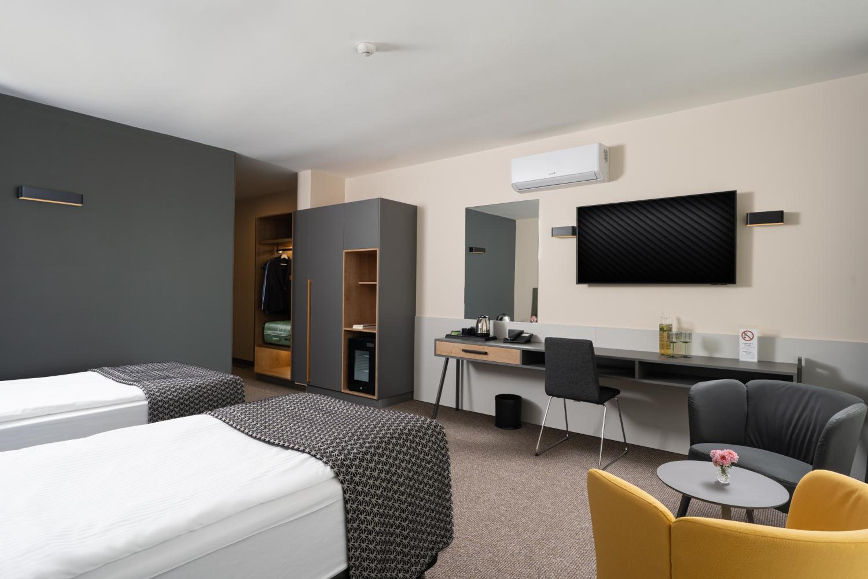 Superior Twin Room with City View photo 1
