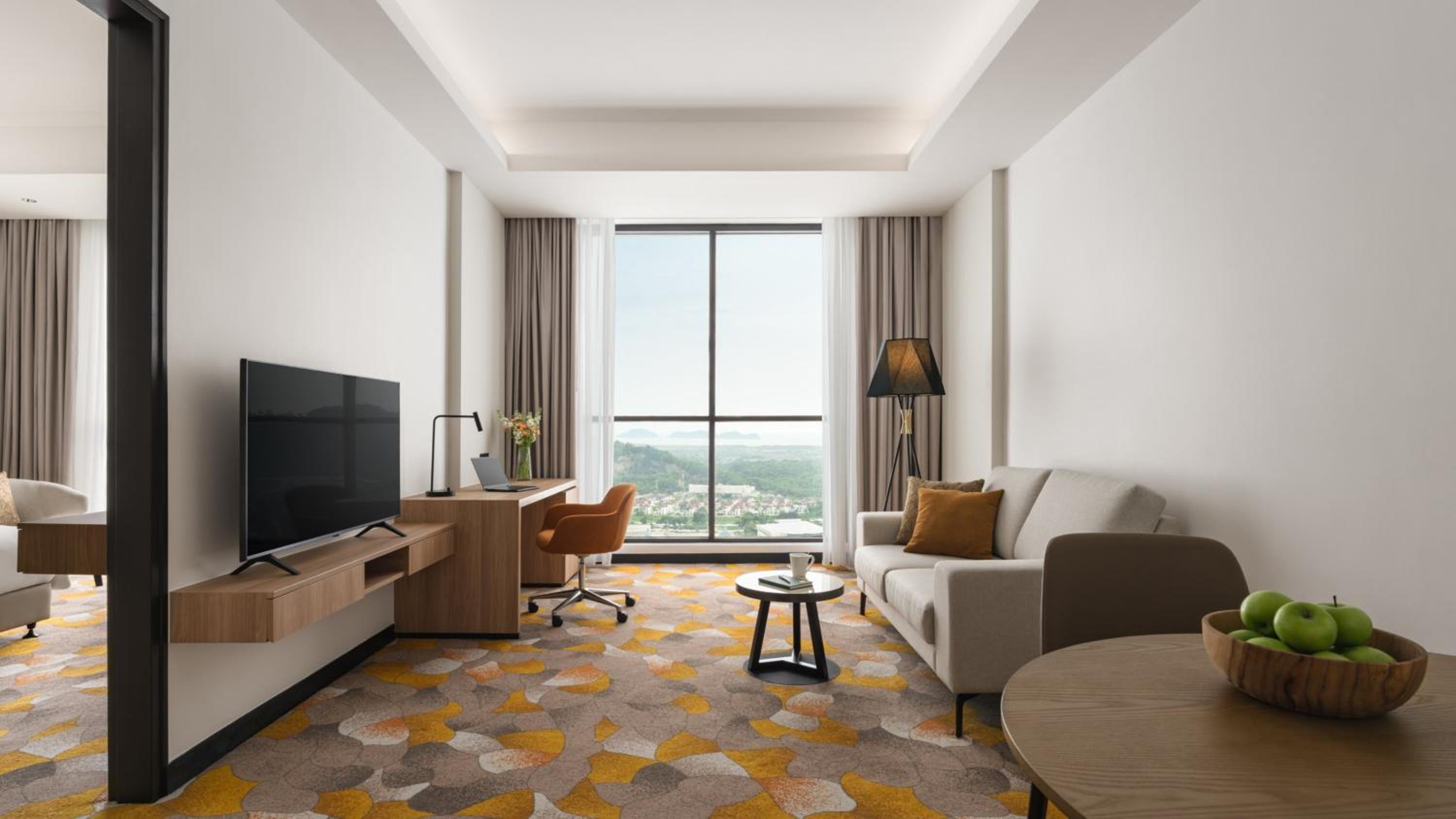 One-Bedroom Suite with Dining and Kitchenette - Photo 6