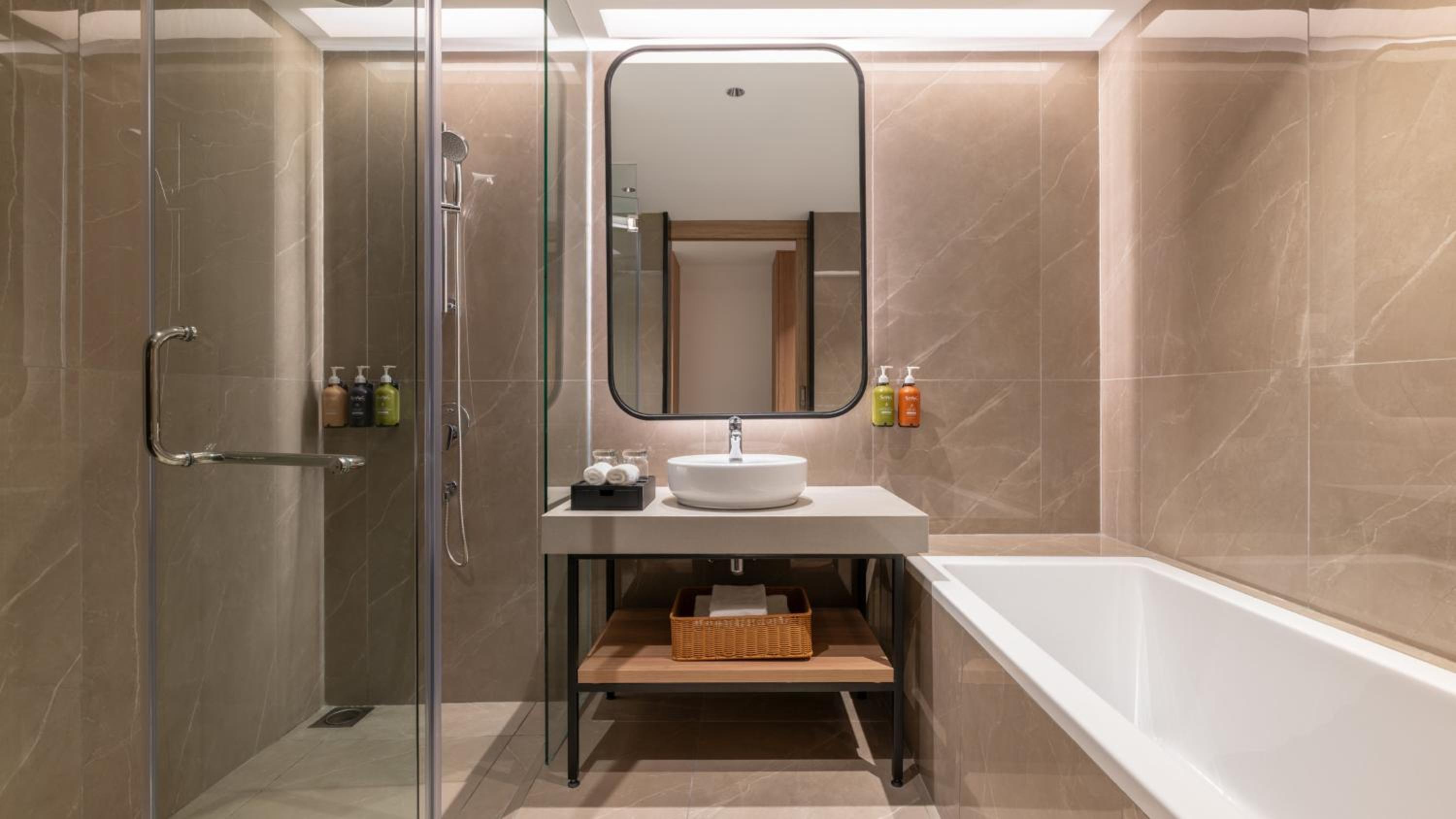 One-Bedroom Suite with Dining and Kitchenette - Photo 7