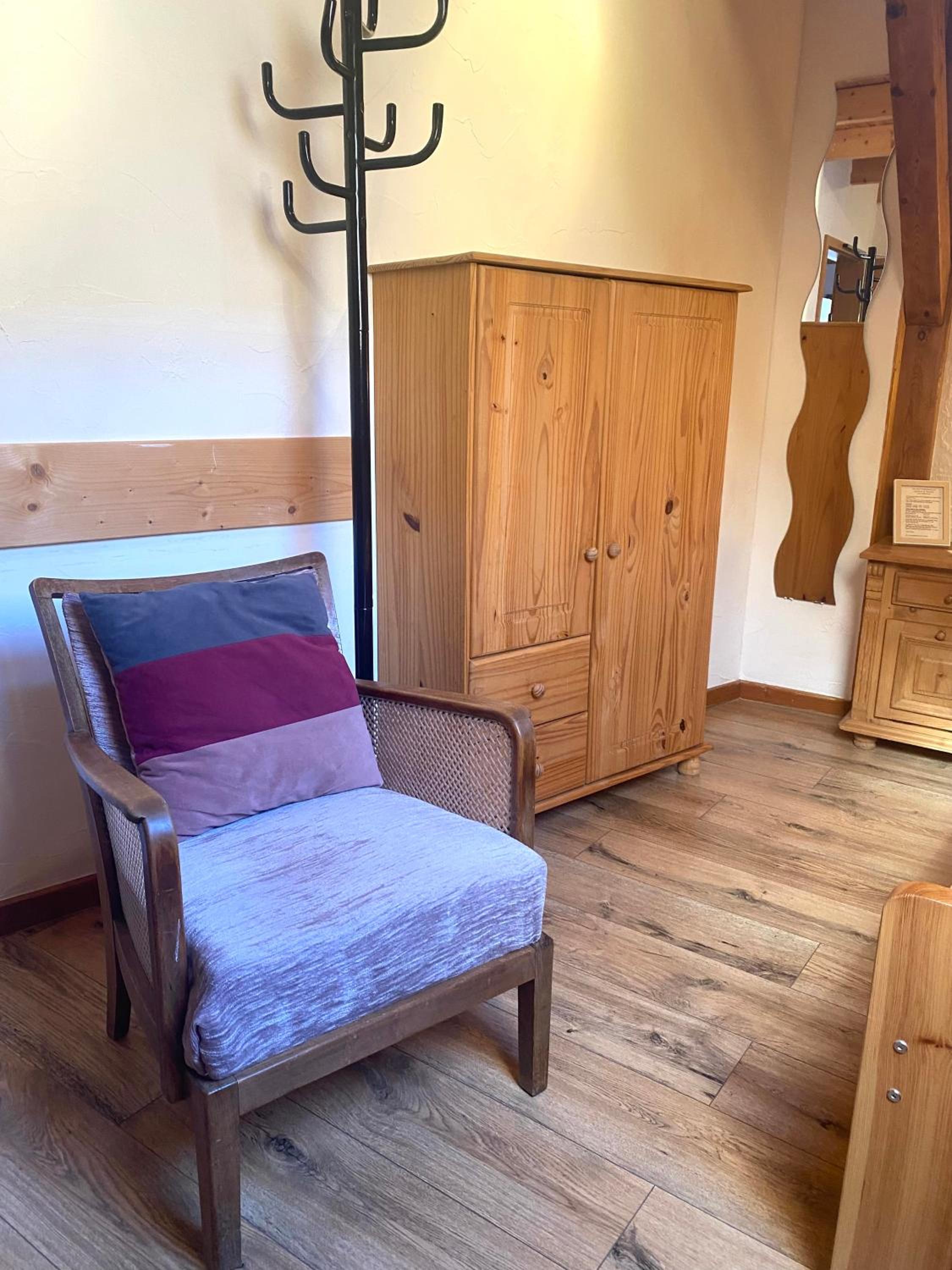 Single Room with Shared Bathroom photo 2