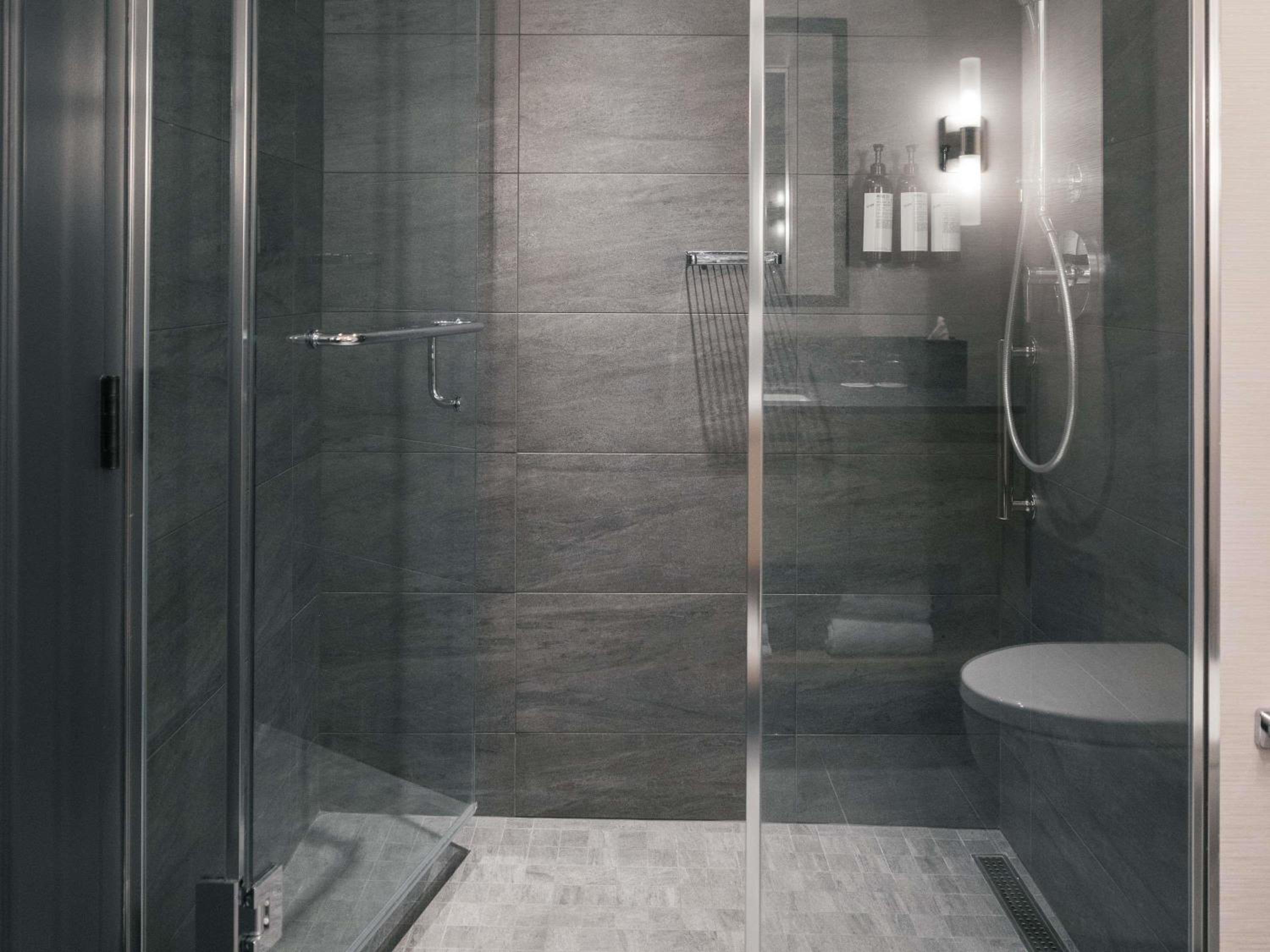 One-Bedroom King Suite - Photo 3