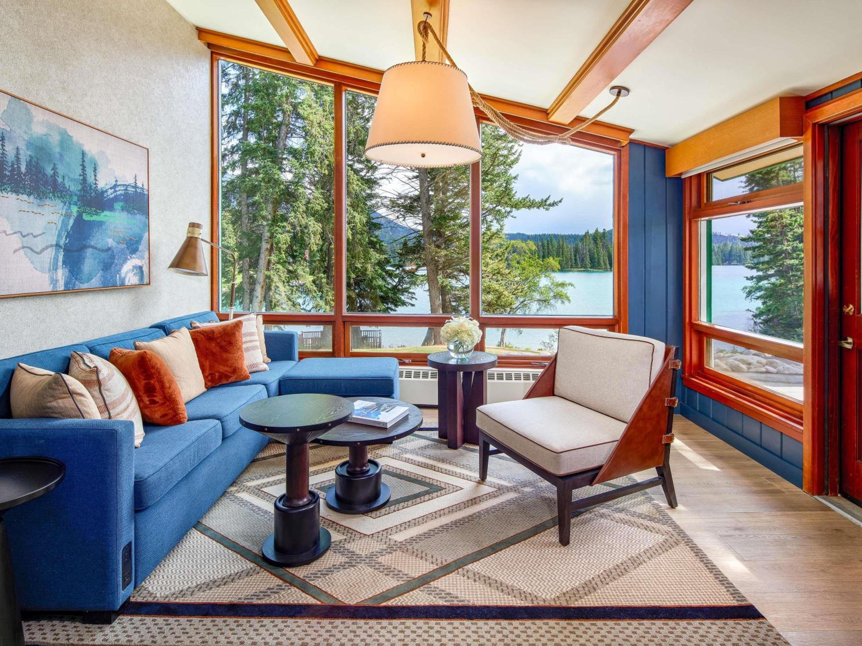 Junior King Suite with Lake View - Photo 2