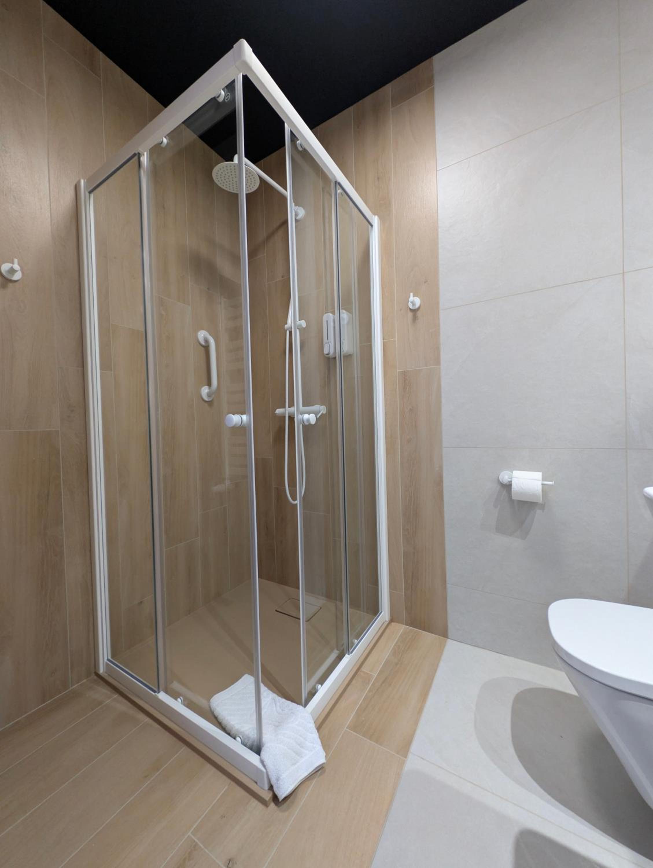 Comfort Triple Room with Shower photo 3