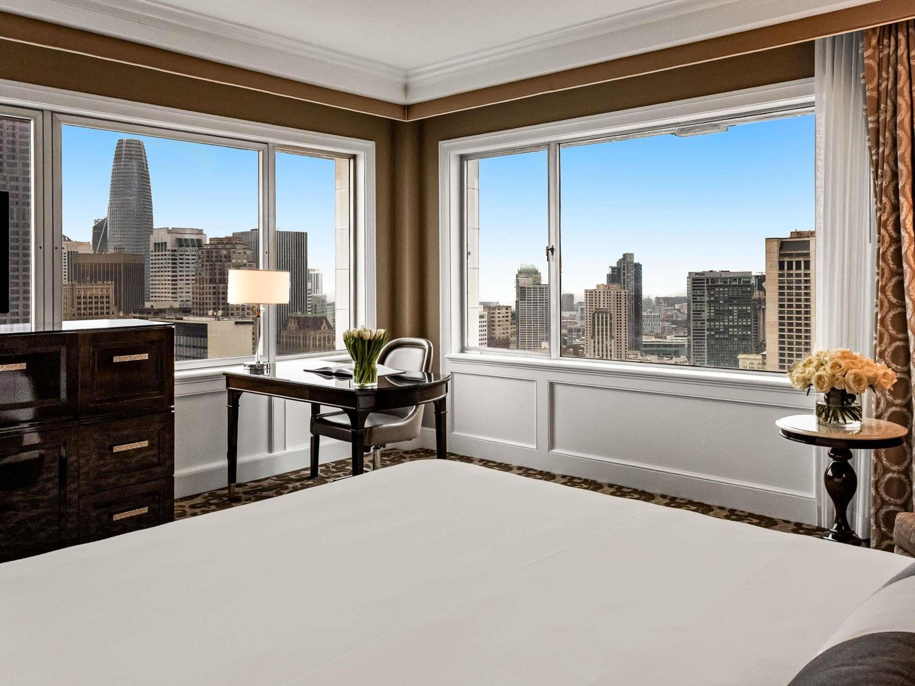 Signature Corner King Room with Skyline View - Photo 1