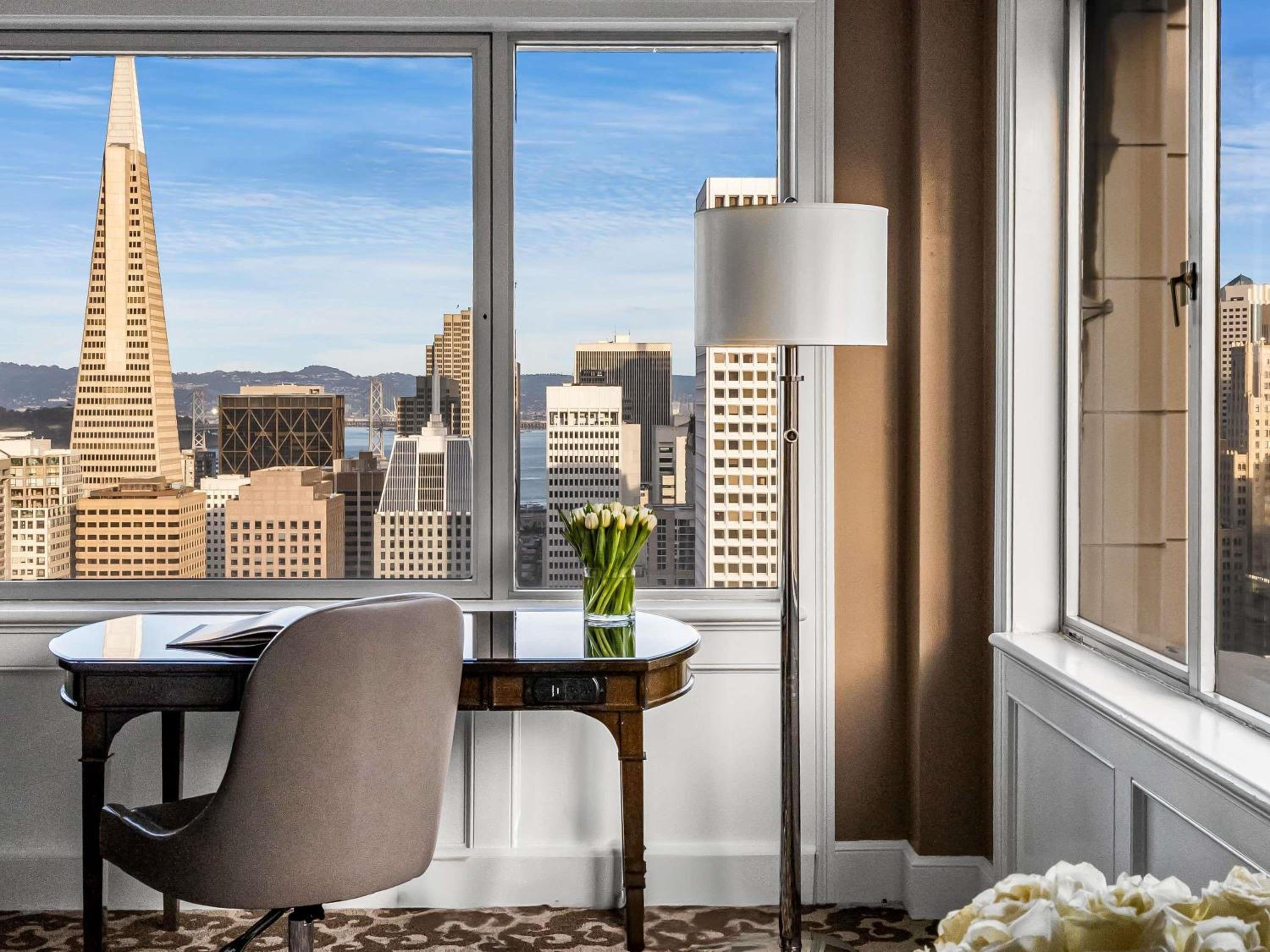 Signature Corner King Room with Skyline View - Photo 2