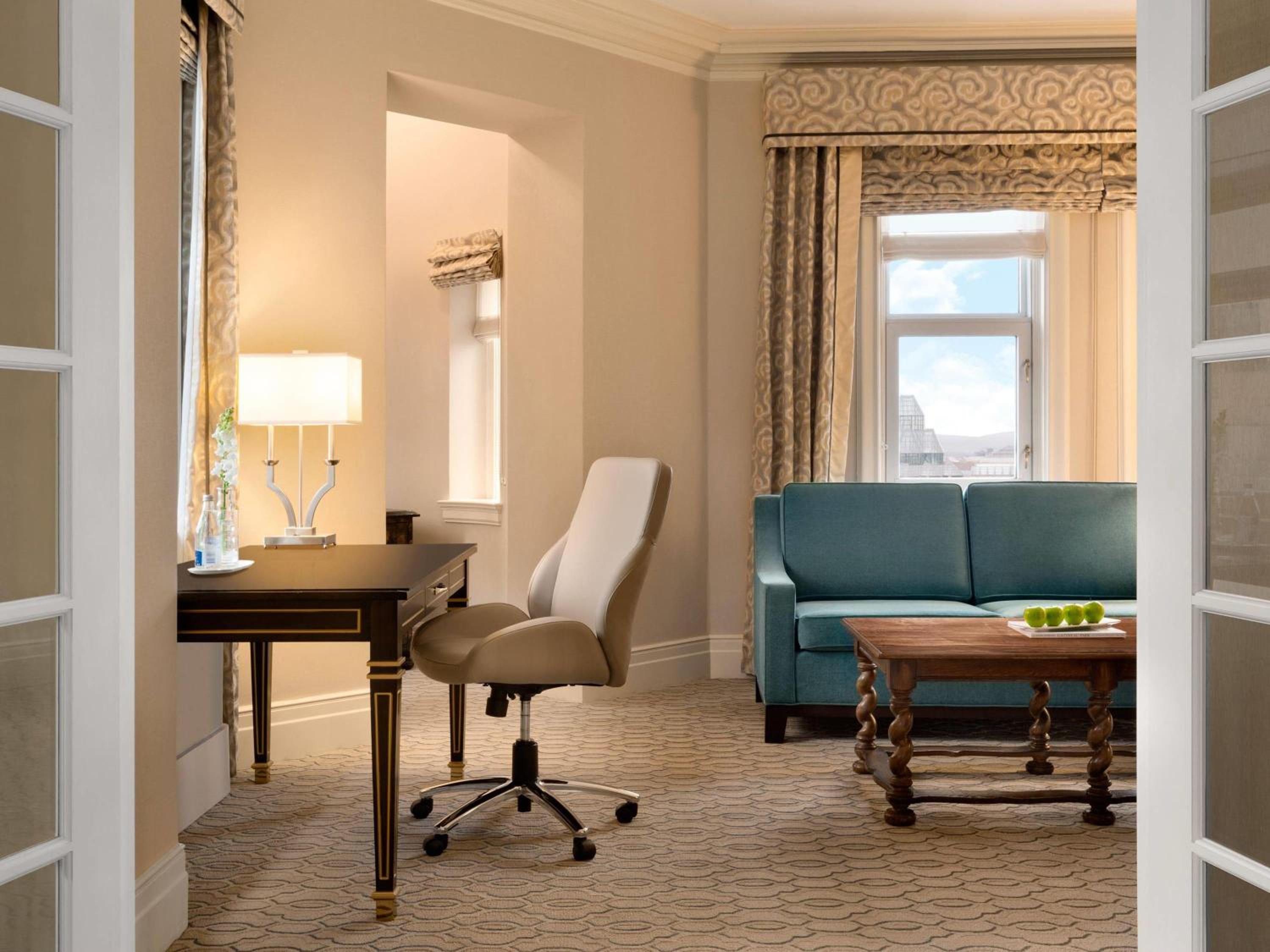 Fairmont Gold One Bedroom King Suite One King with Lounge Access