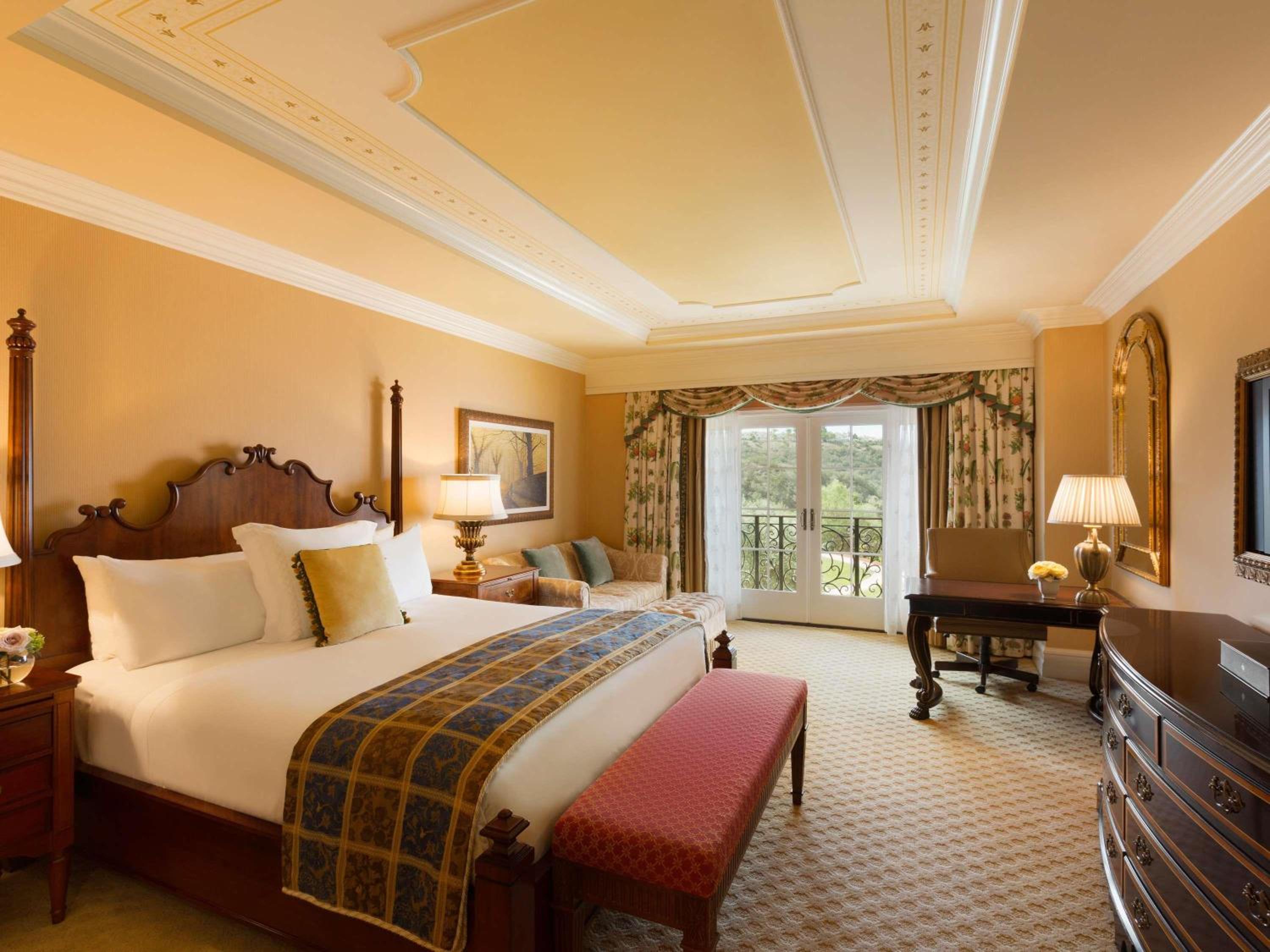 Vista King Suite with Sofa Beds and Kitchenette - Private Fireside Terrace - Photo 5