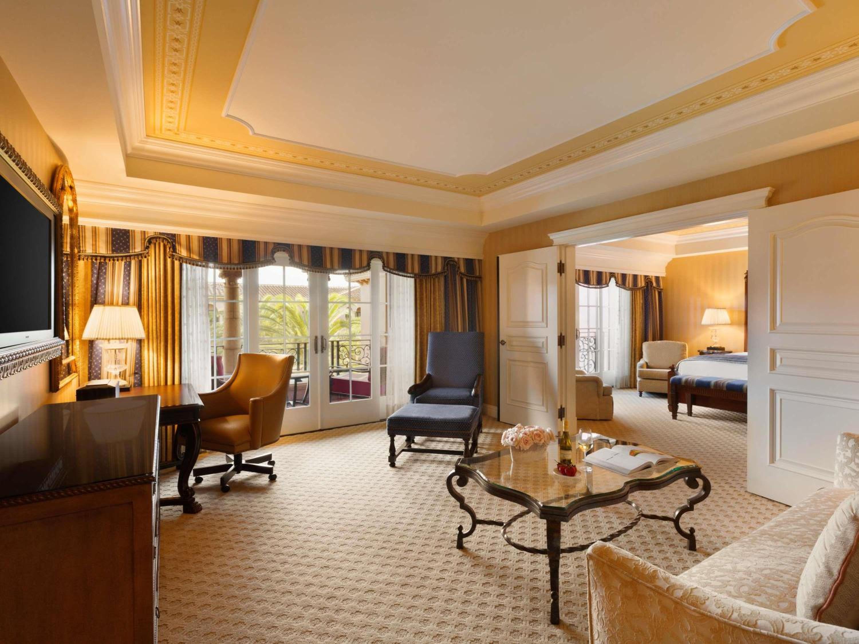 One-Bedroom Del Mar King Suite with Fireside - Photo 7