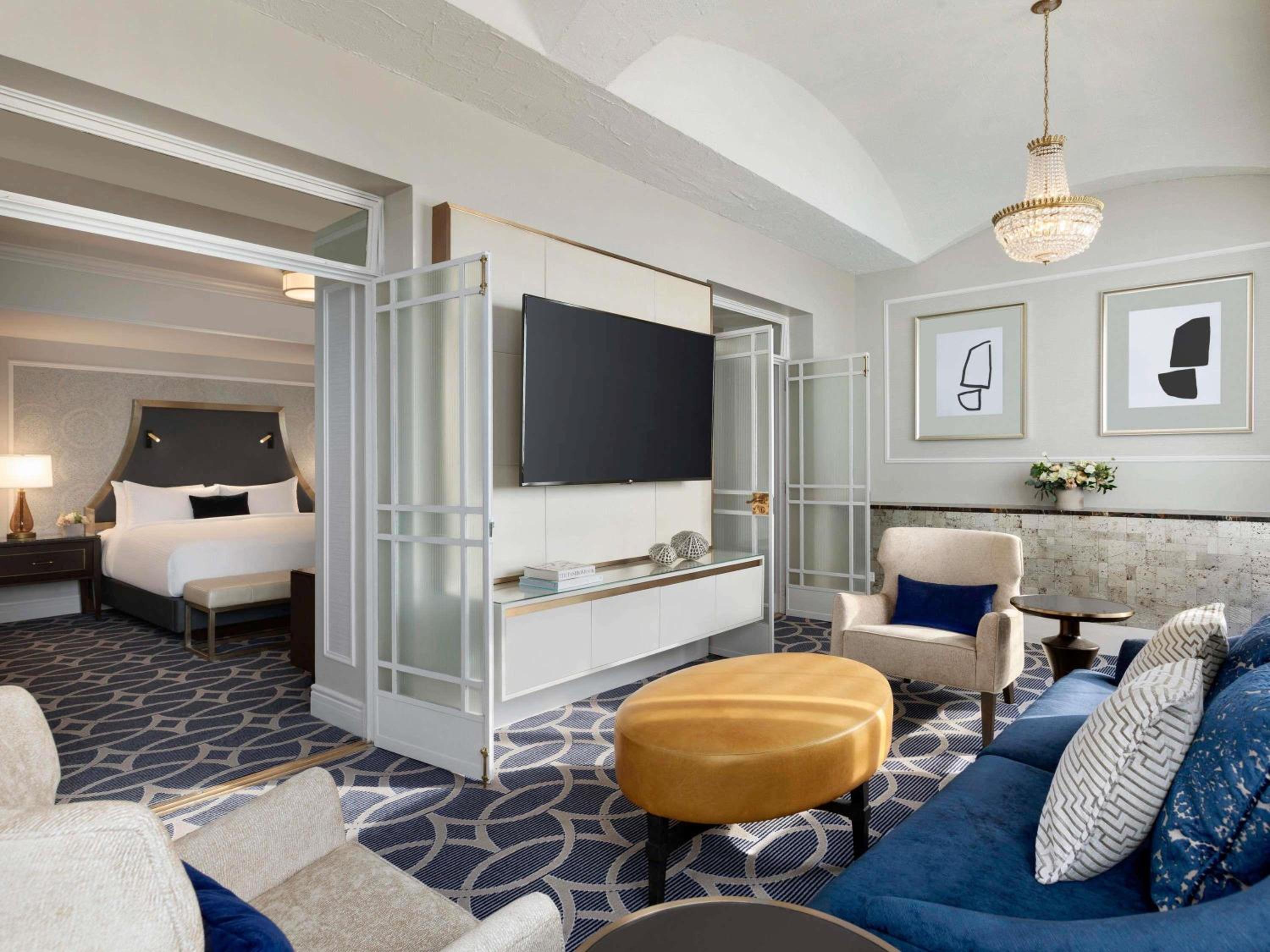 Fairmont Gold Executive Suite with City View