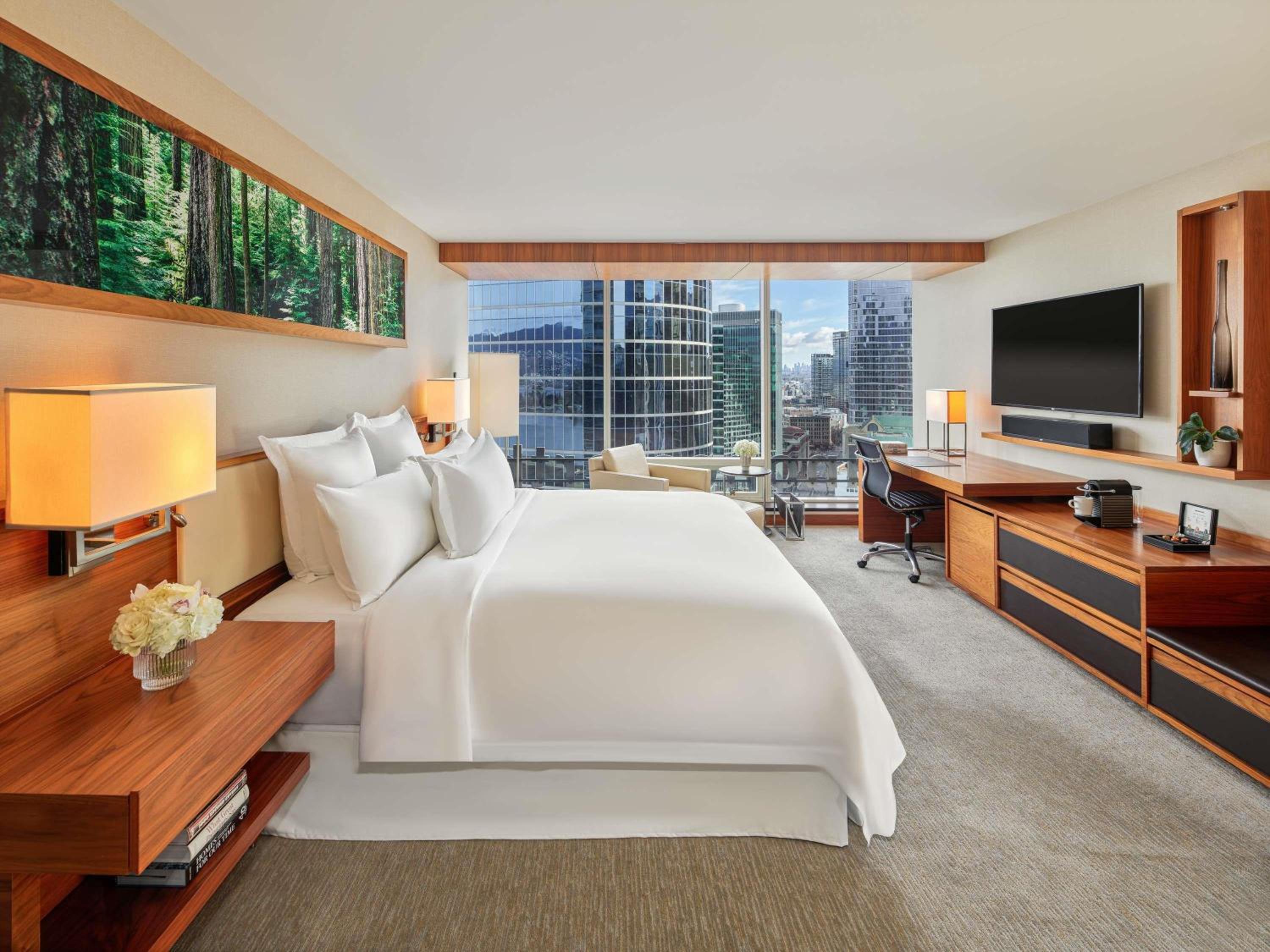 Deluxe City View King with Jetted Tub