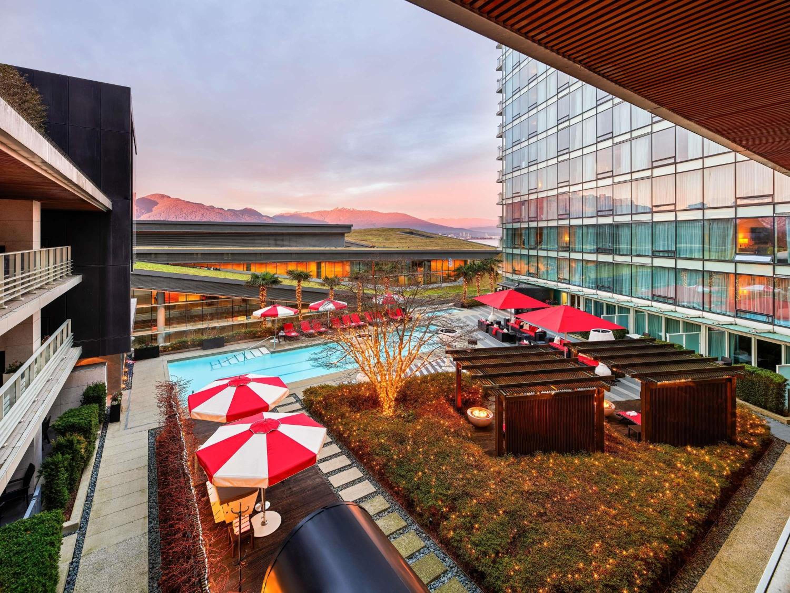 Deluxe Pool View King