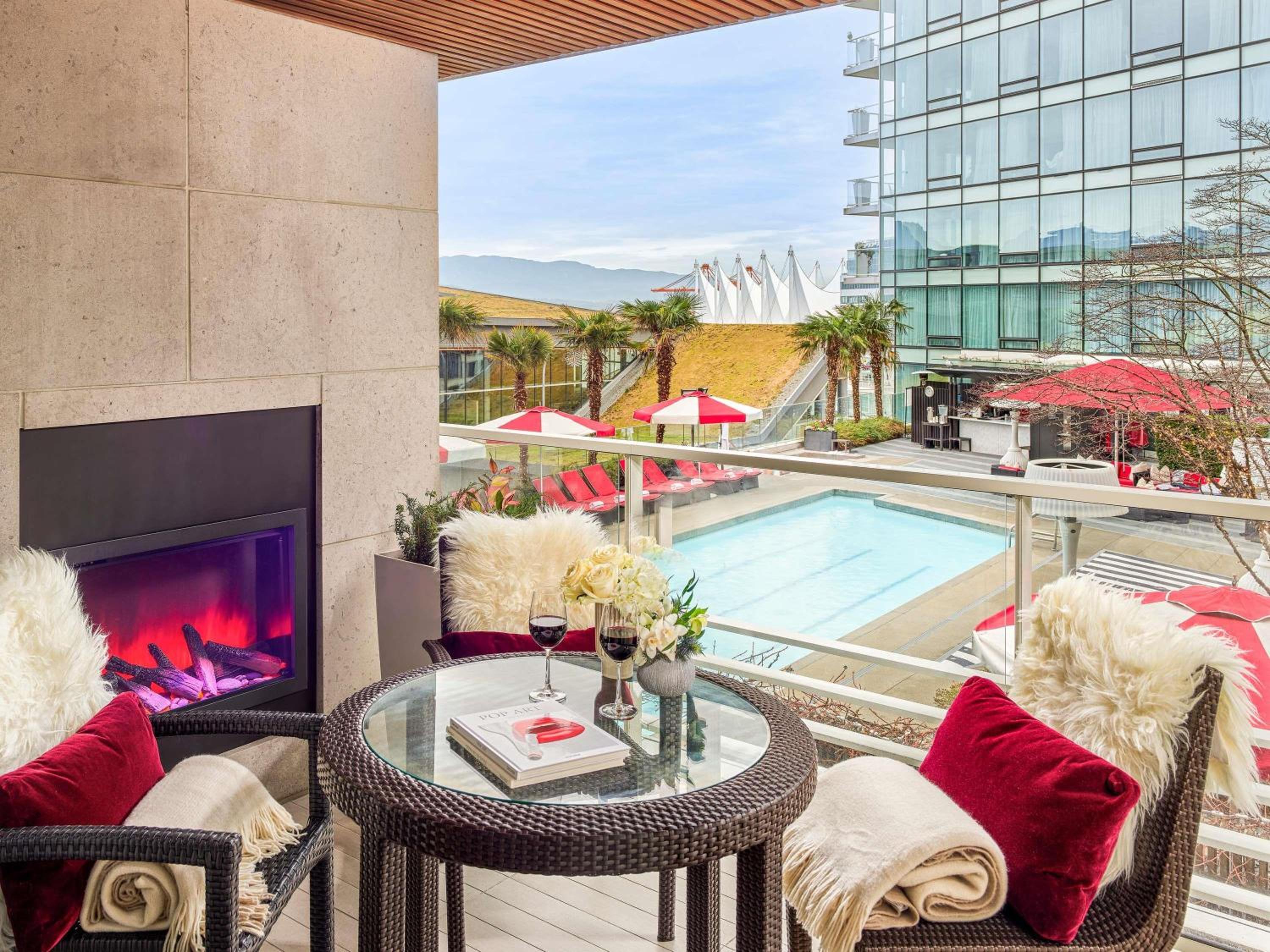 Deluxe Pool View King