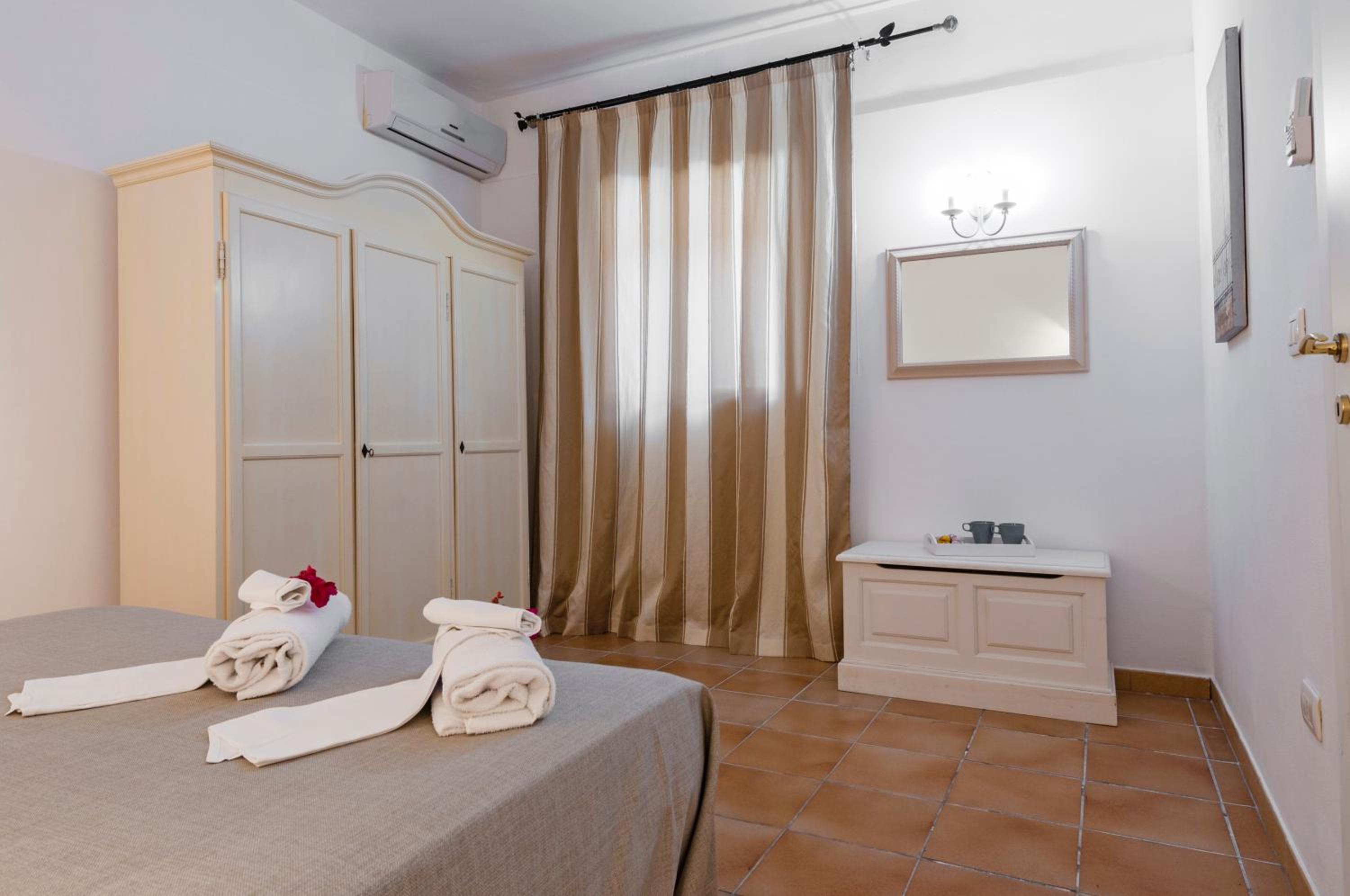 One-Bedroom Apartment with View photo 3