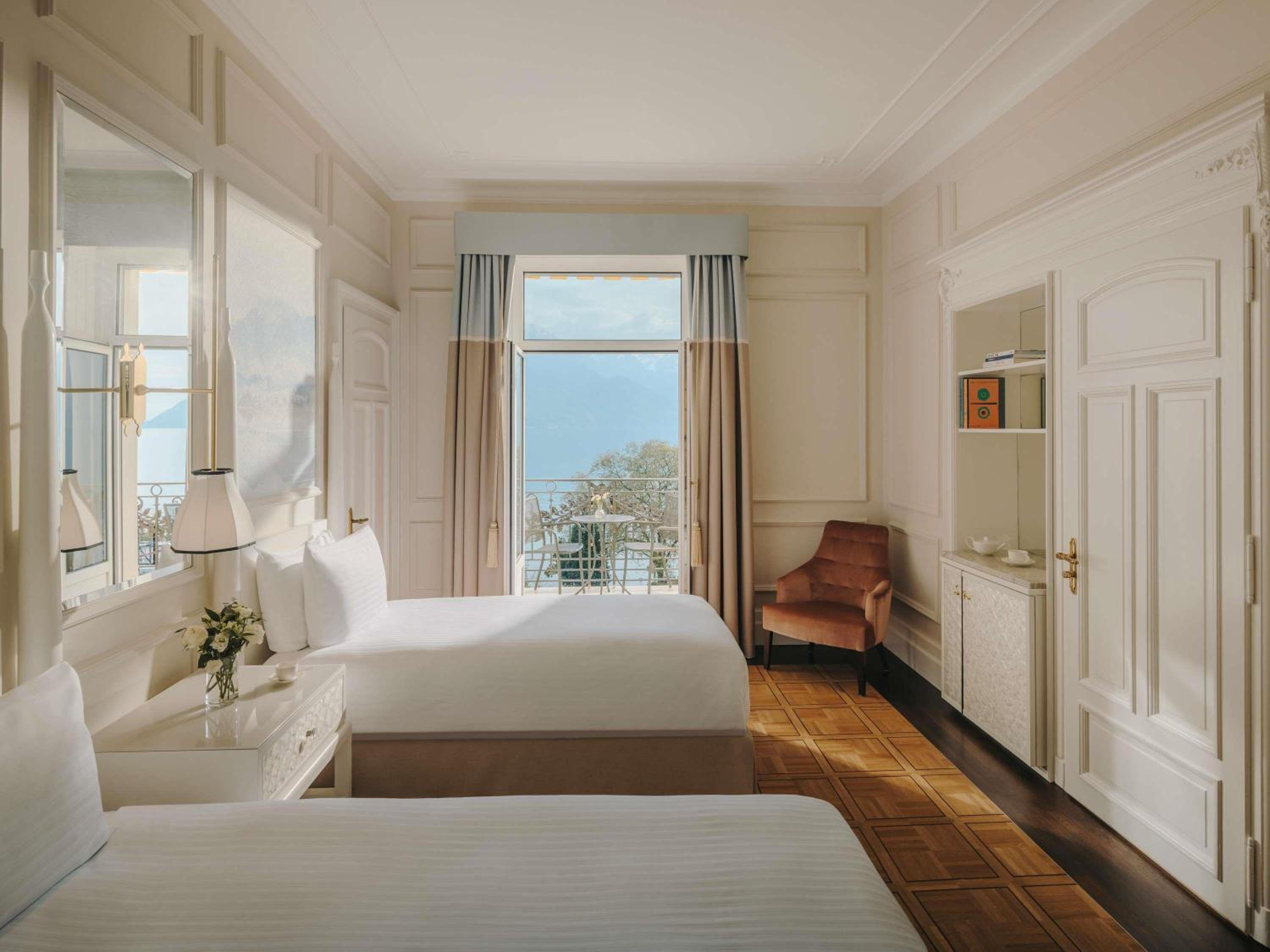 Fairmont Twin Room with Partial Lake View  - Photo 1
