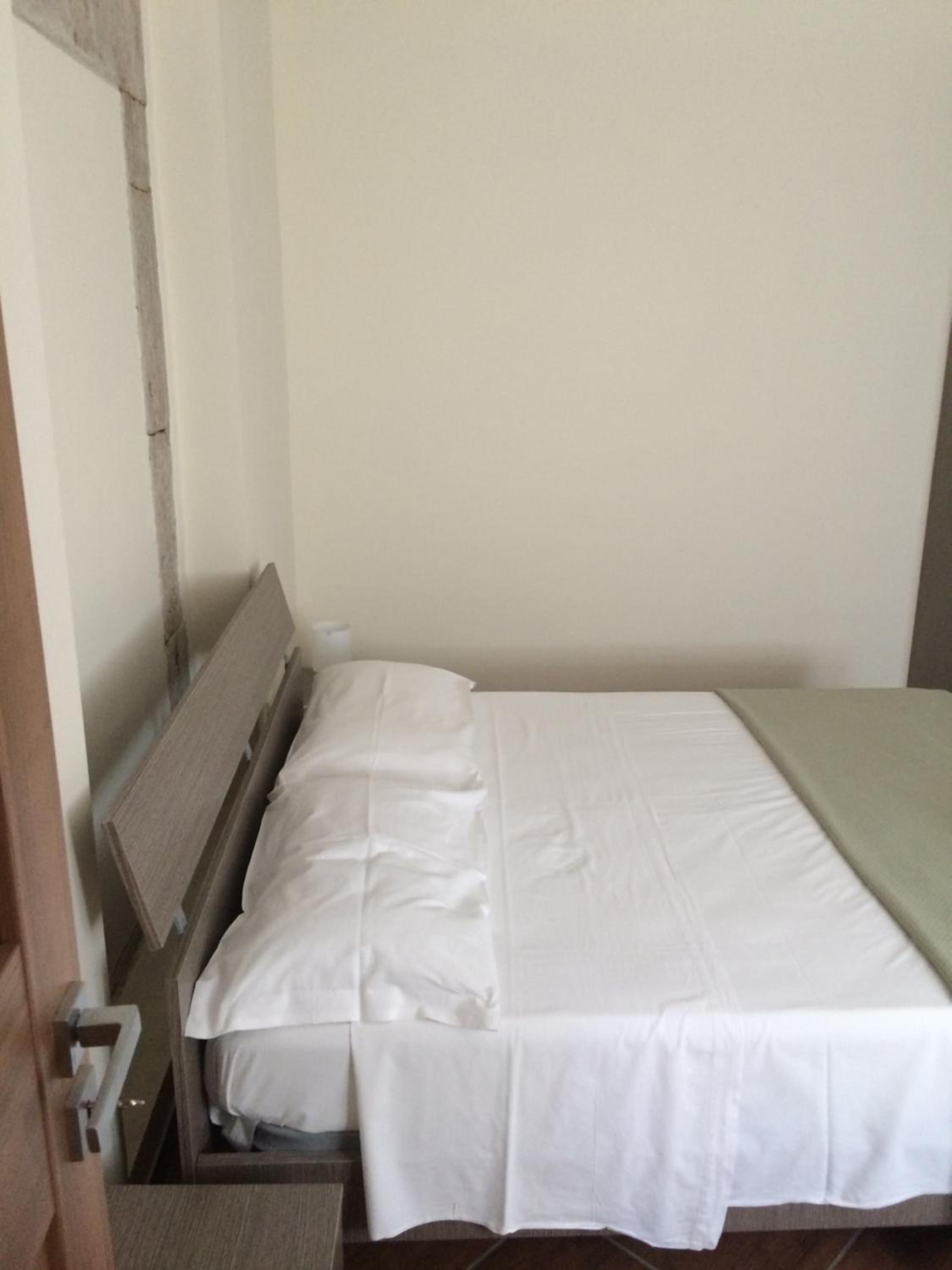 Double Room - Photo 7