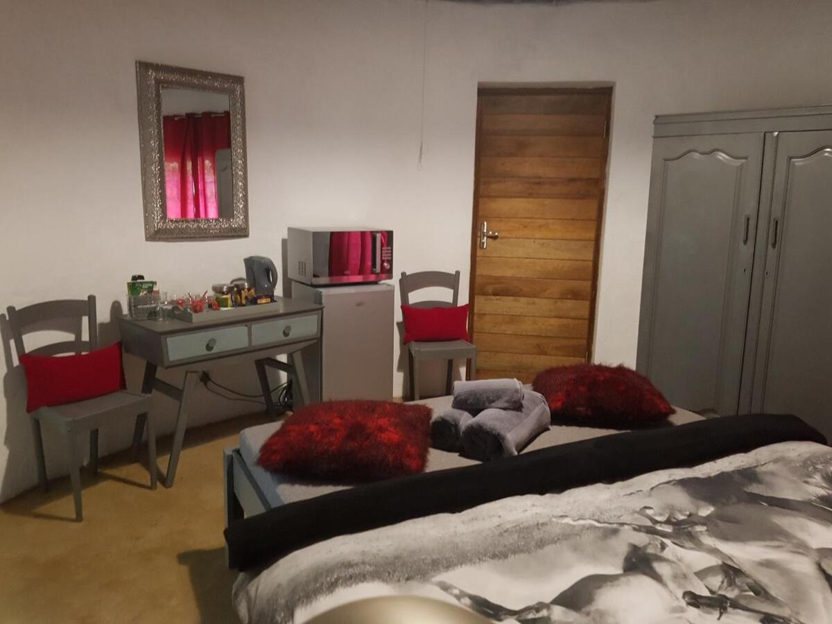 Deluxe Double Room (2 Adults + 1 Child) photo 2