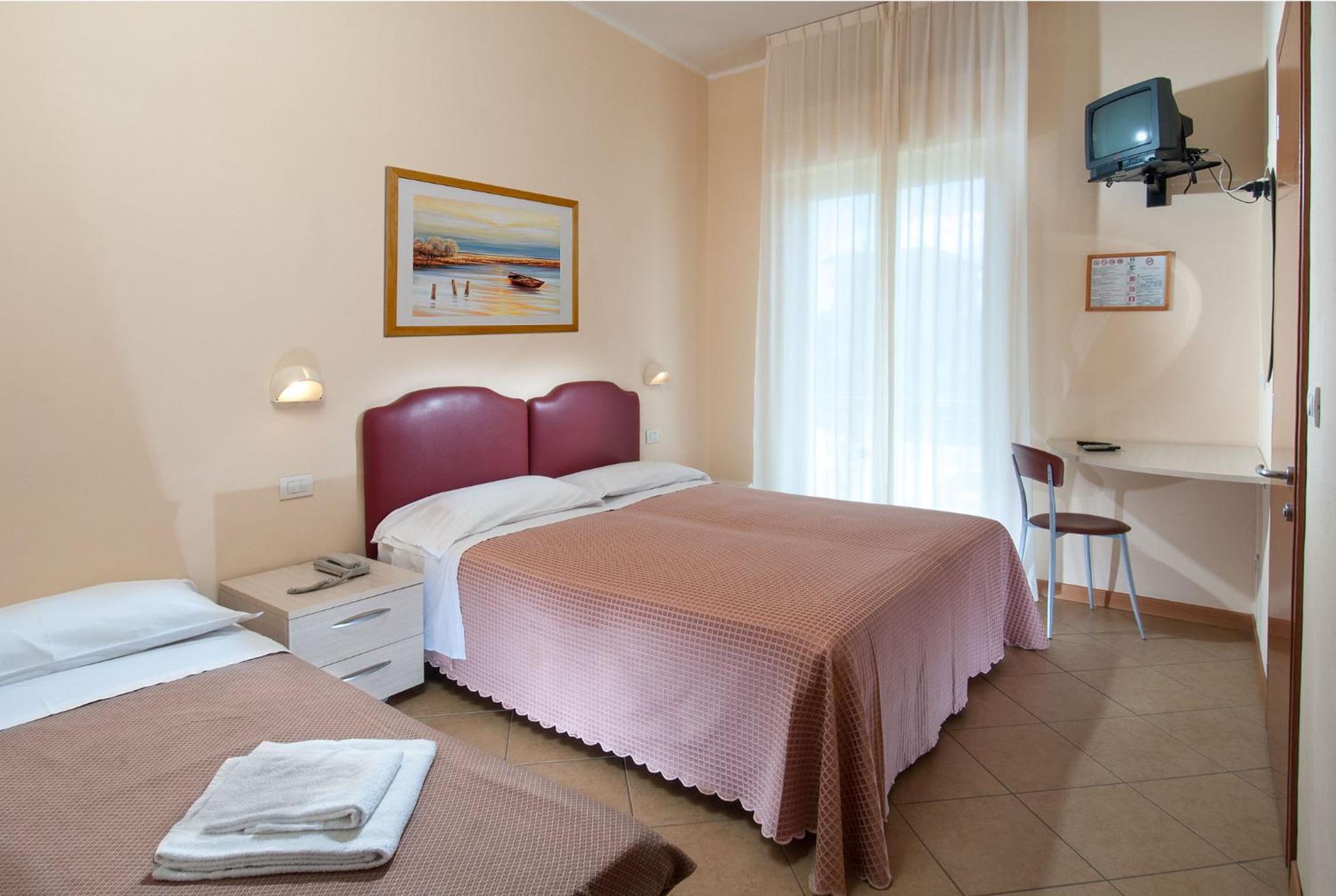 Triple Room with Balcony - Photo 4