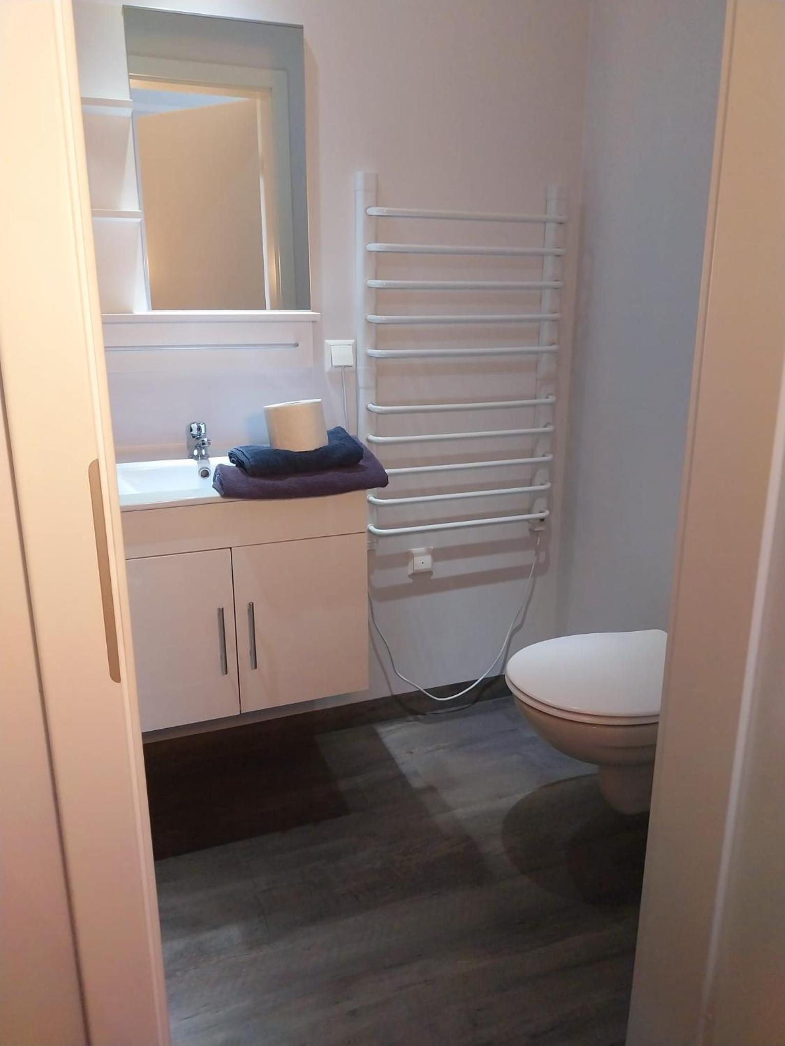Single Room with Private Bathroom photo 1