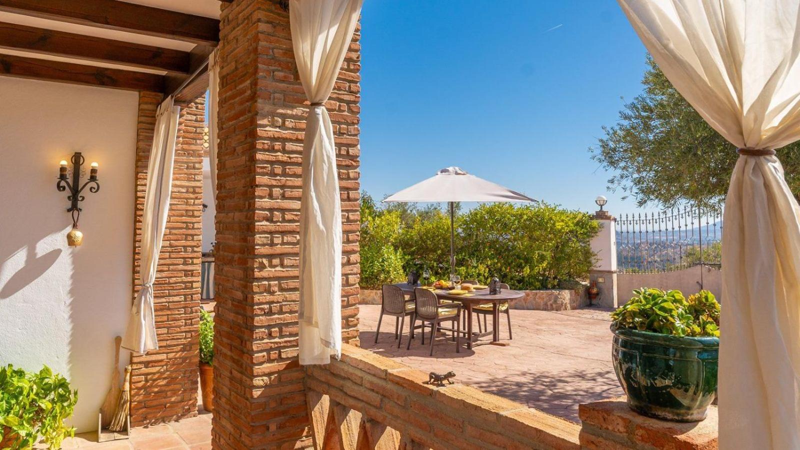 Villa photo 3