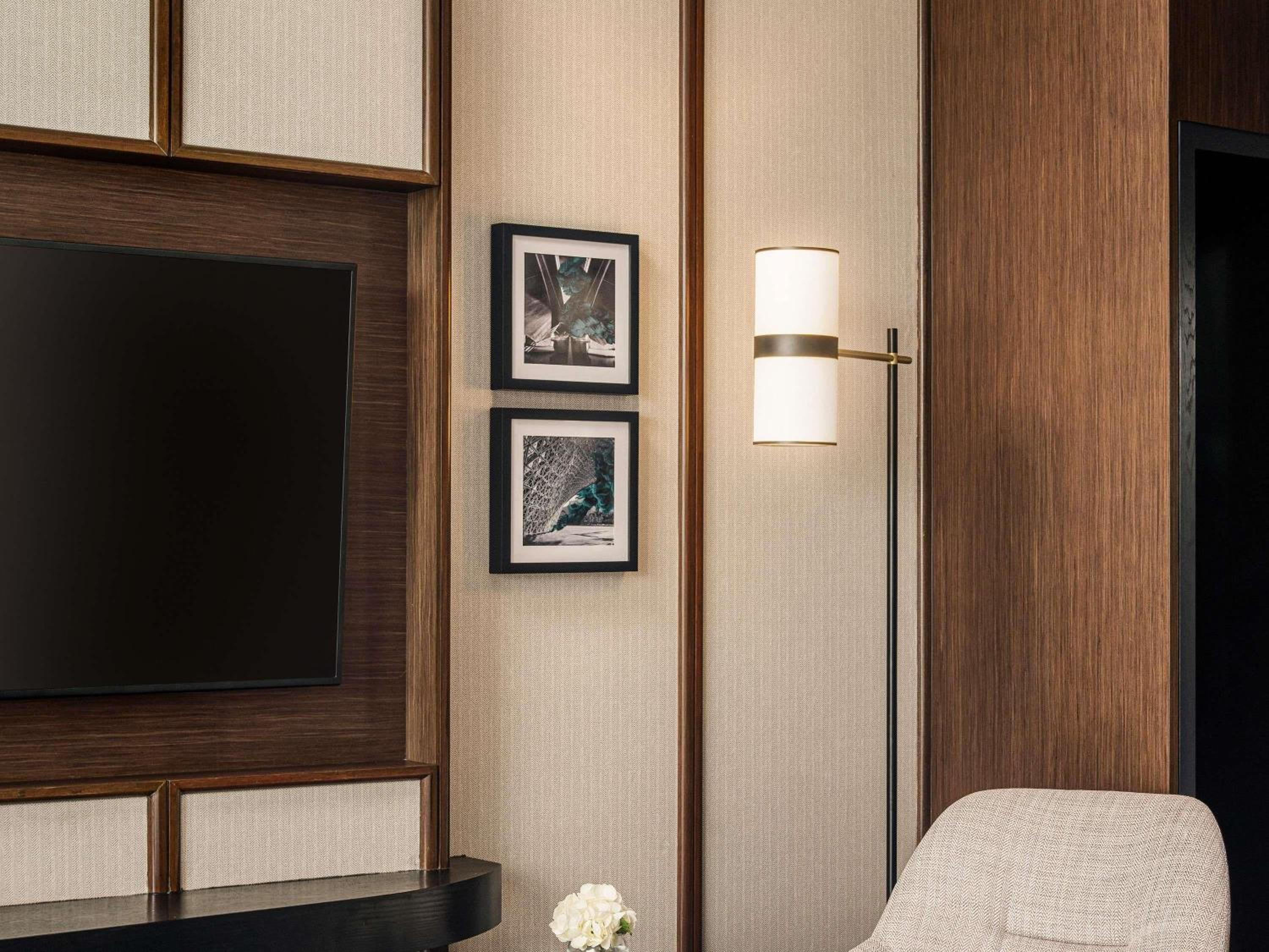 Fairmont Gold, 2 Doubles, Balcony, Lounge Access thumbnail 5