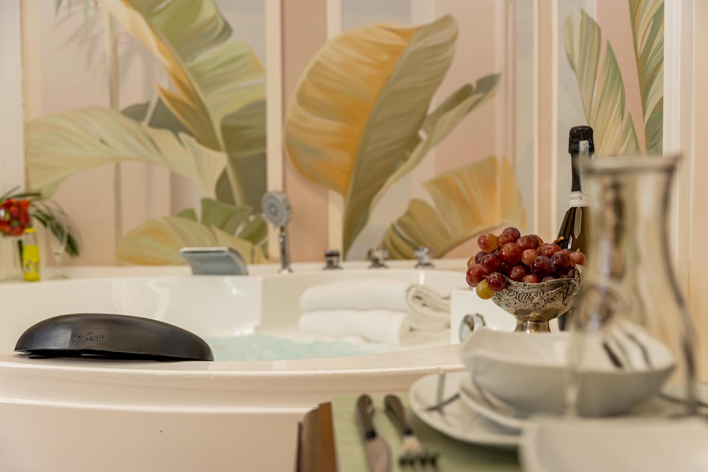 King Suite with Spa Bath photo 1
