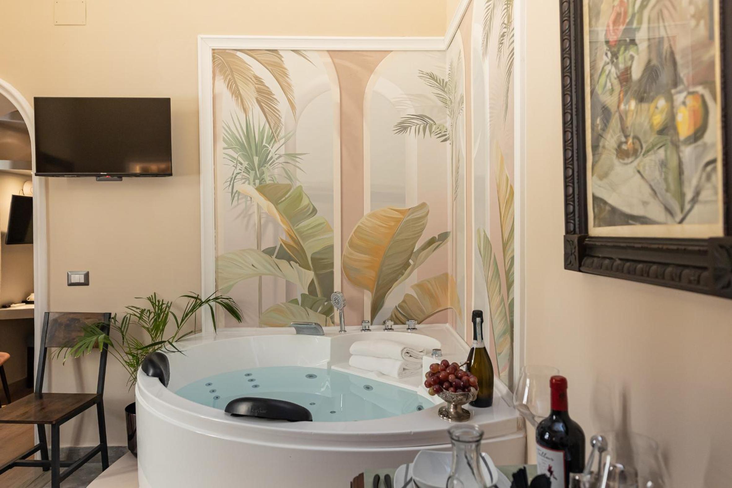 King Suite with Spa Bath photo 3
