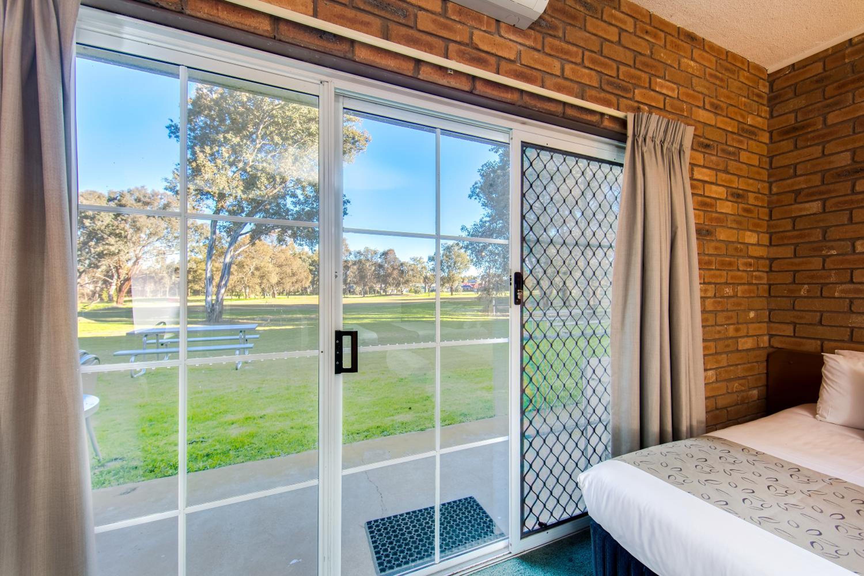 Deluxe Double or Twin Room photo 2