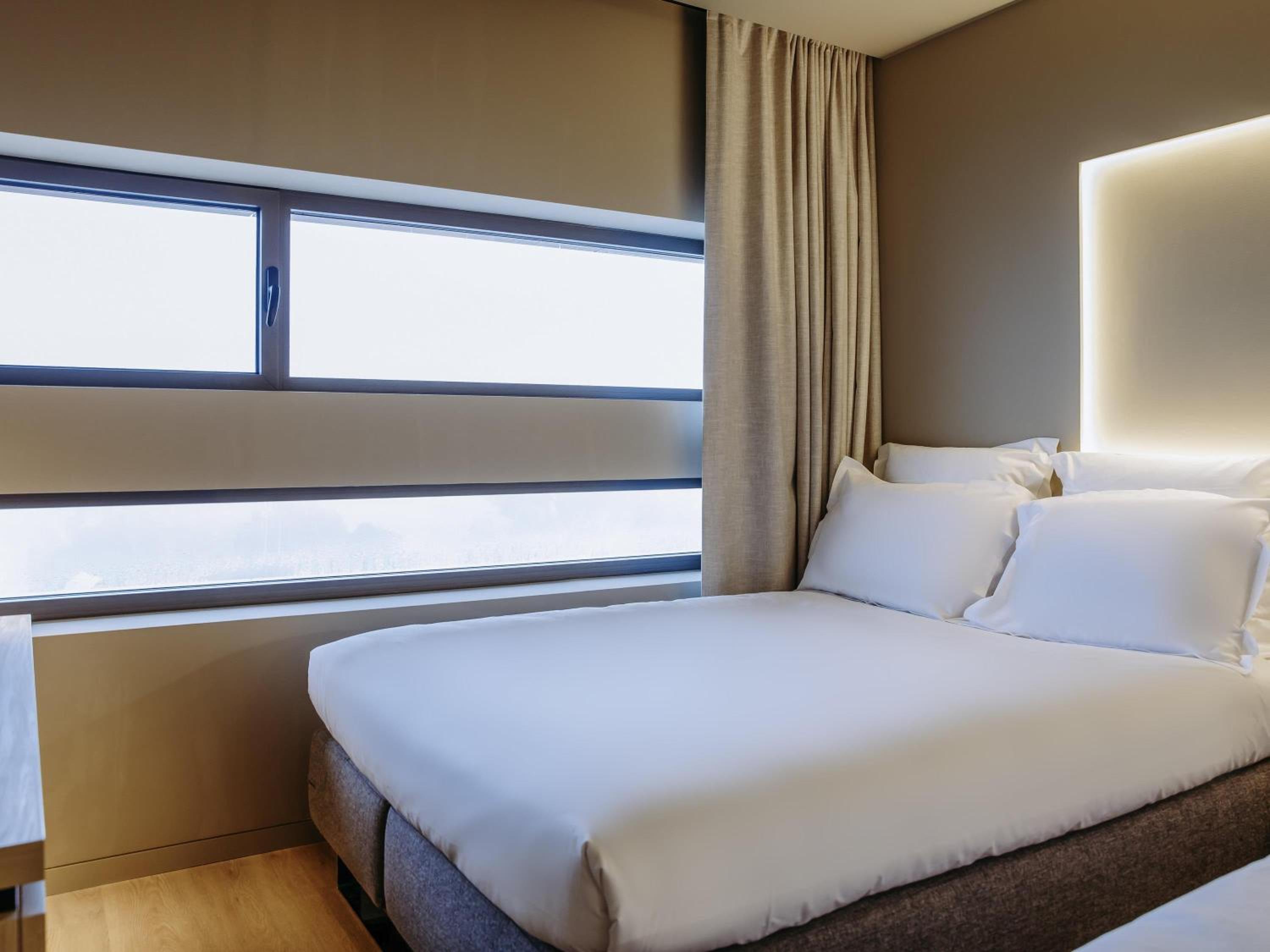 Superior King Suite with Sofa thumbnail 5