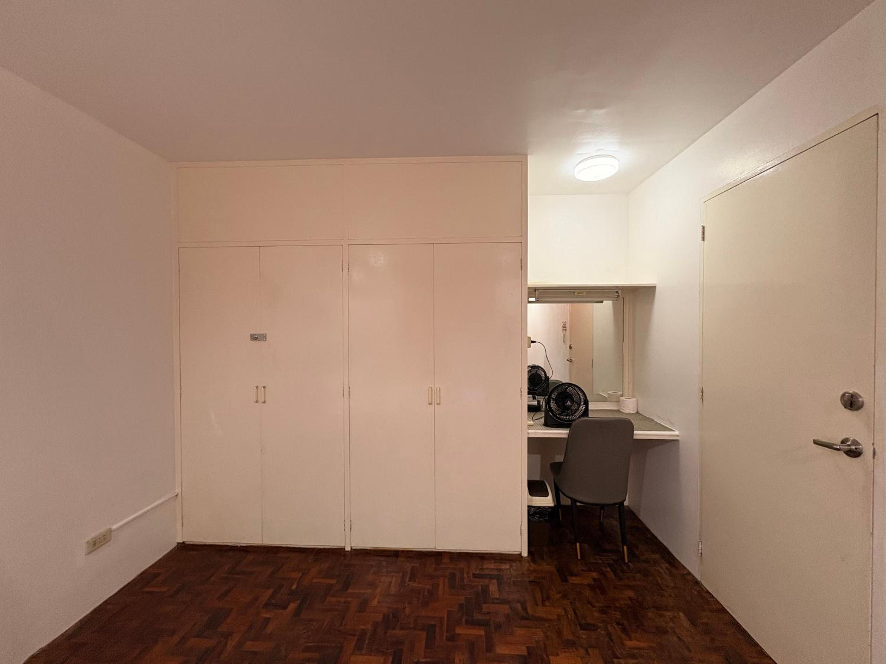 Standard King Room photo 3