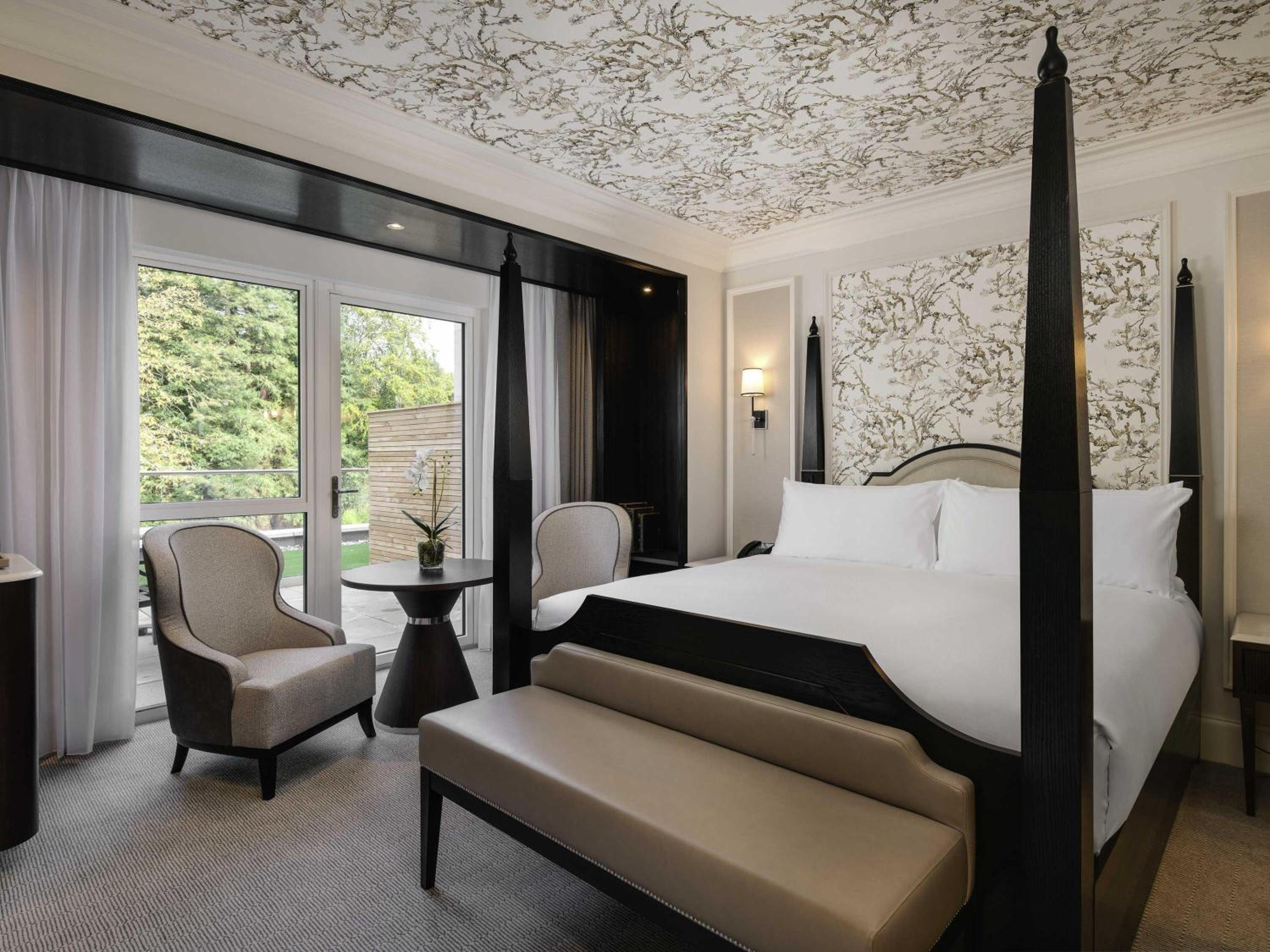 Deluxe King Room with Balcony - Photo 1