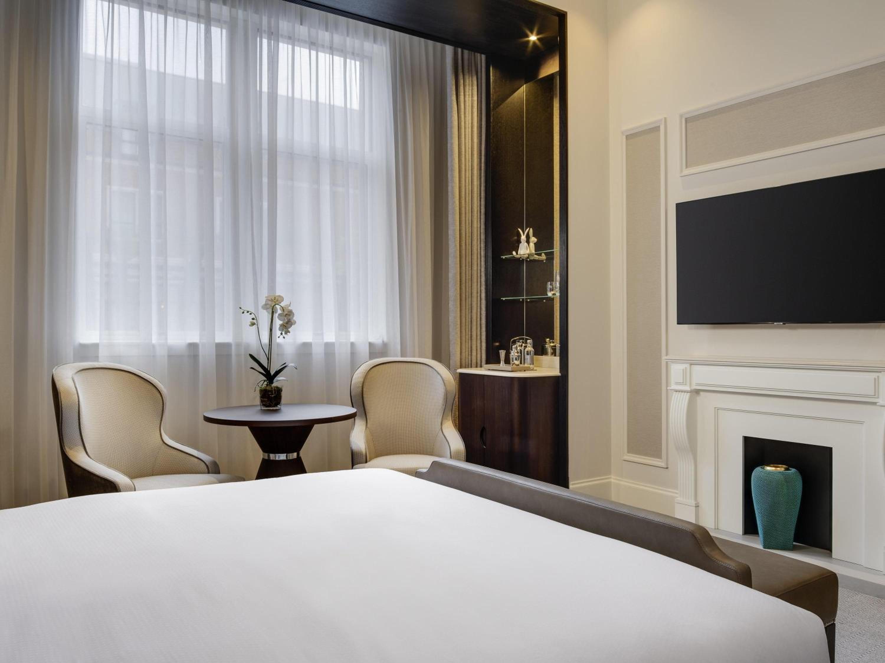 Accessible King Room - Photo 2